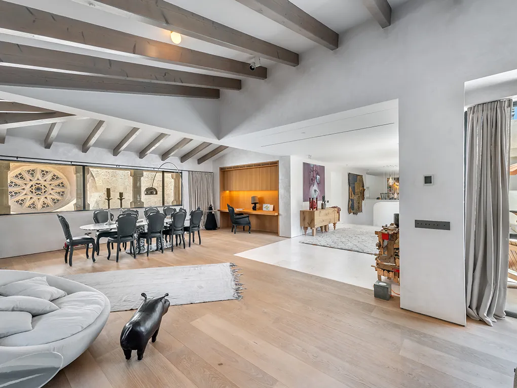 Luksuriøst renoveret palads i den gamle bydel med terrasser, pool, parkering og elevator-6