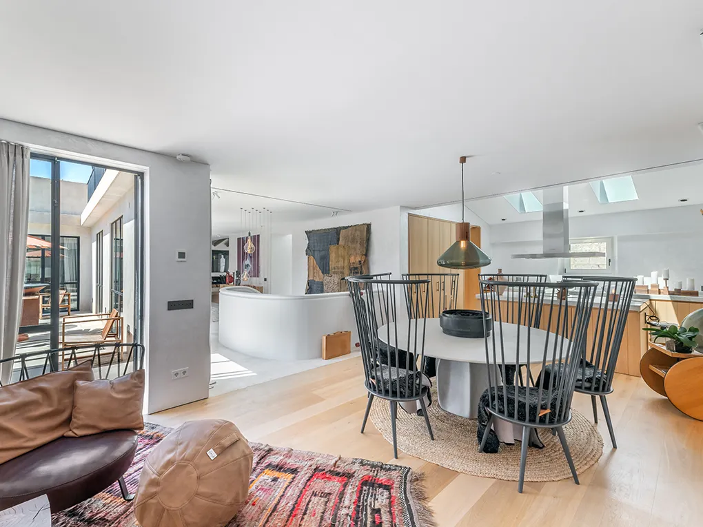 Luksuriøst renoveret palads i den gamle bydel med terrasser, pool, parkering og elevator-9