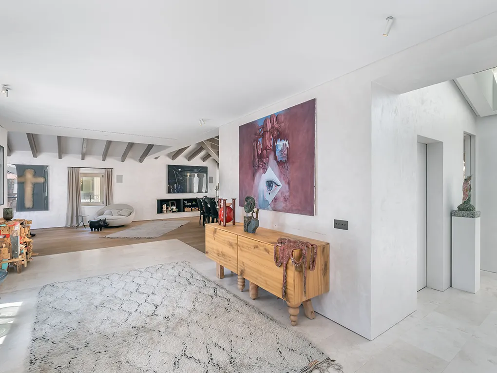 Luksuriøst renoveret palads i den gamle bydel med terrasser, pool, parkering og elevator-8