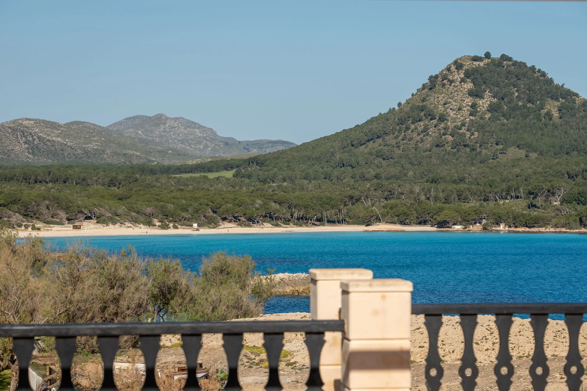 Amplia villa junto al mar con vistas maravillosas a Cala Agulla-2