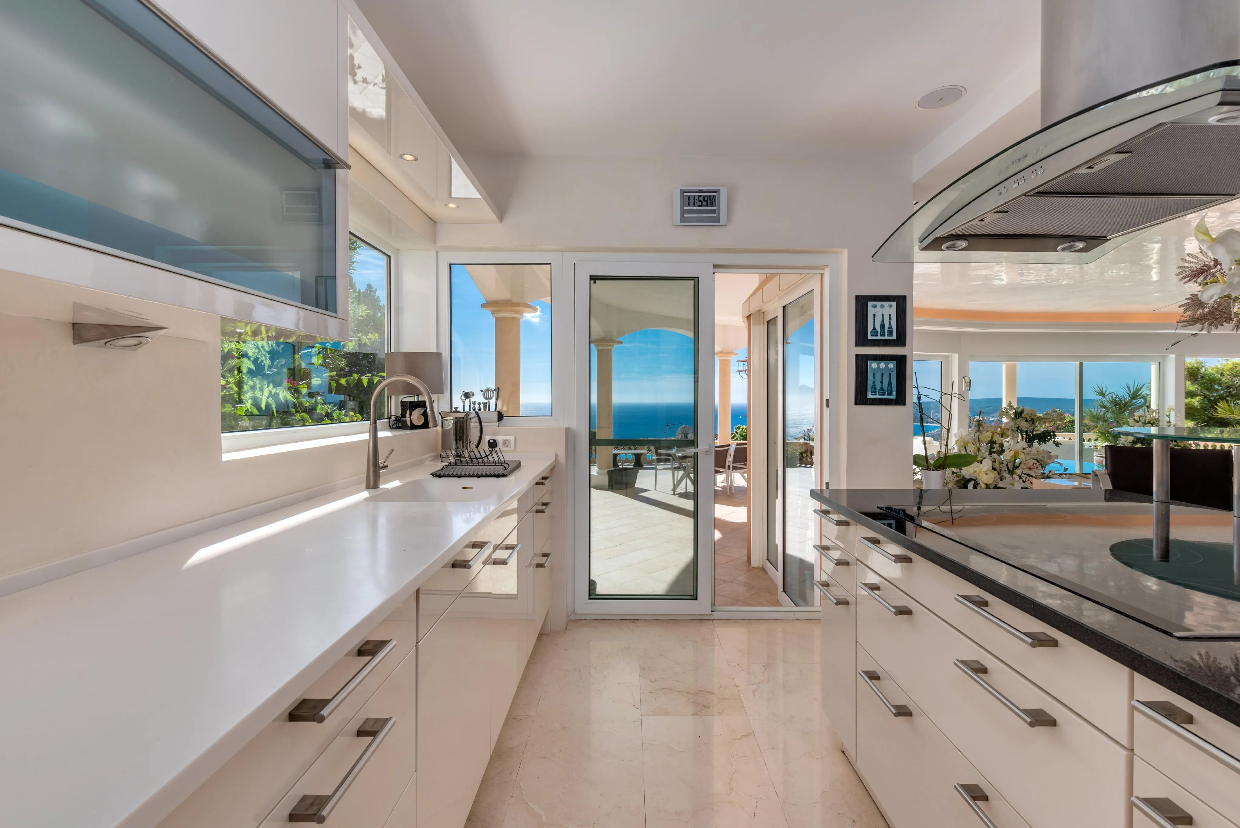 Magnífica villa mediterránea con vistas al mar impresionantes-12