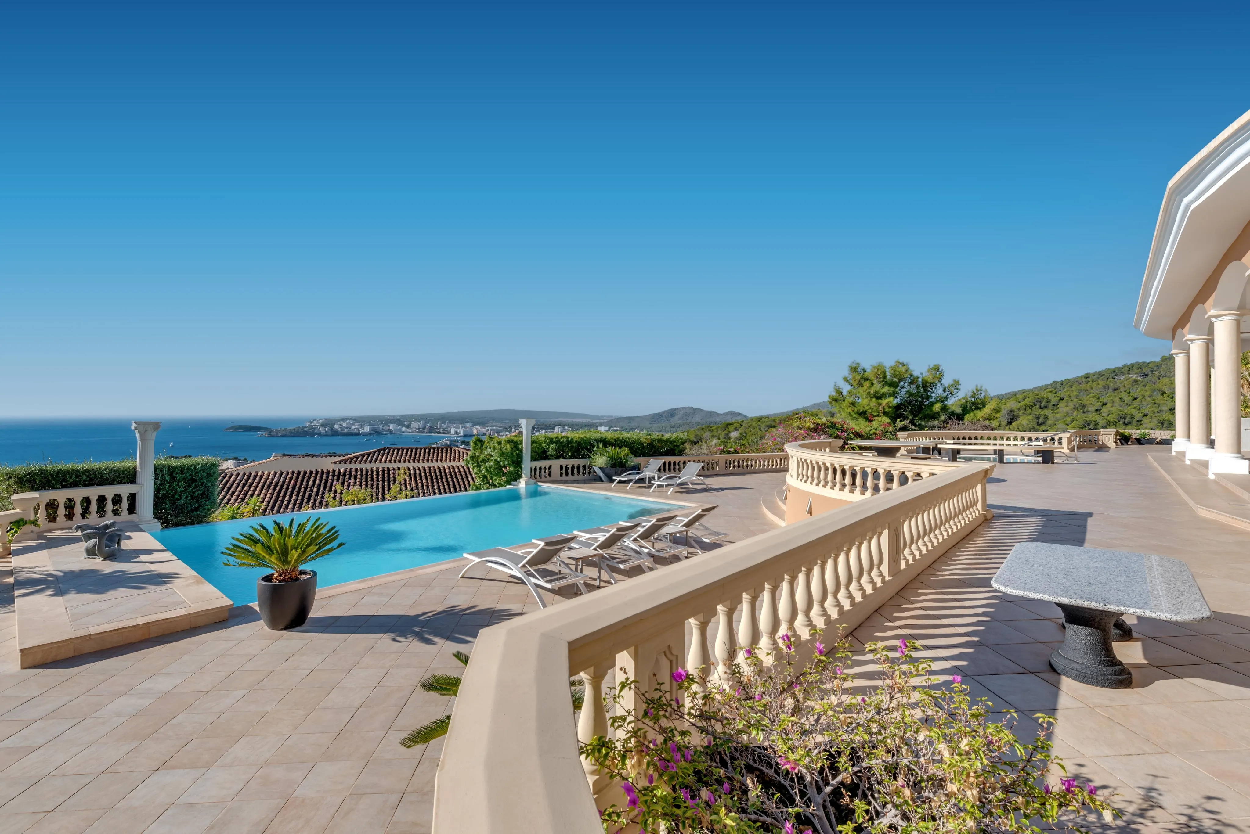 Magnífica villa mediterránea con vistas al mar impresionantes-28