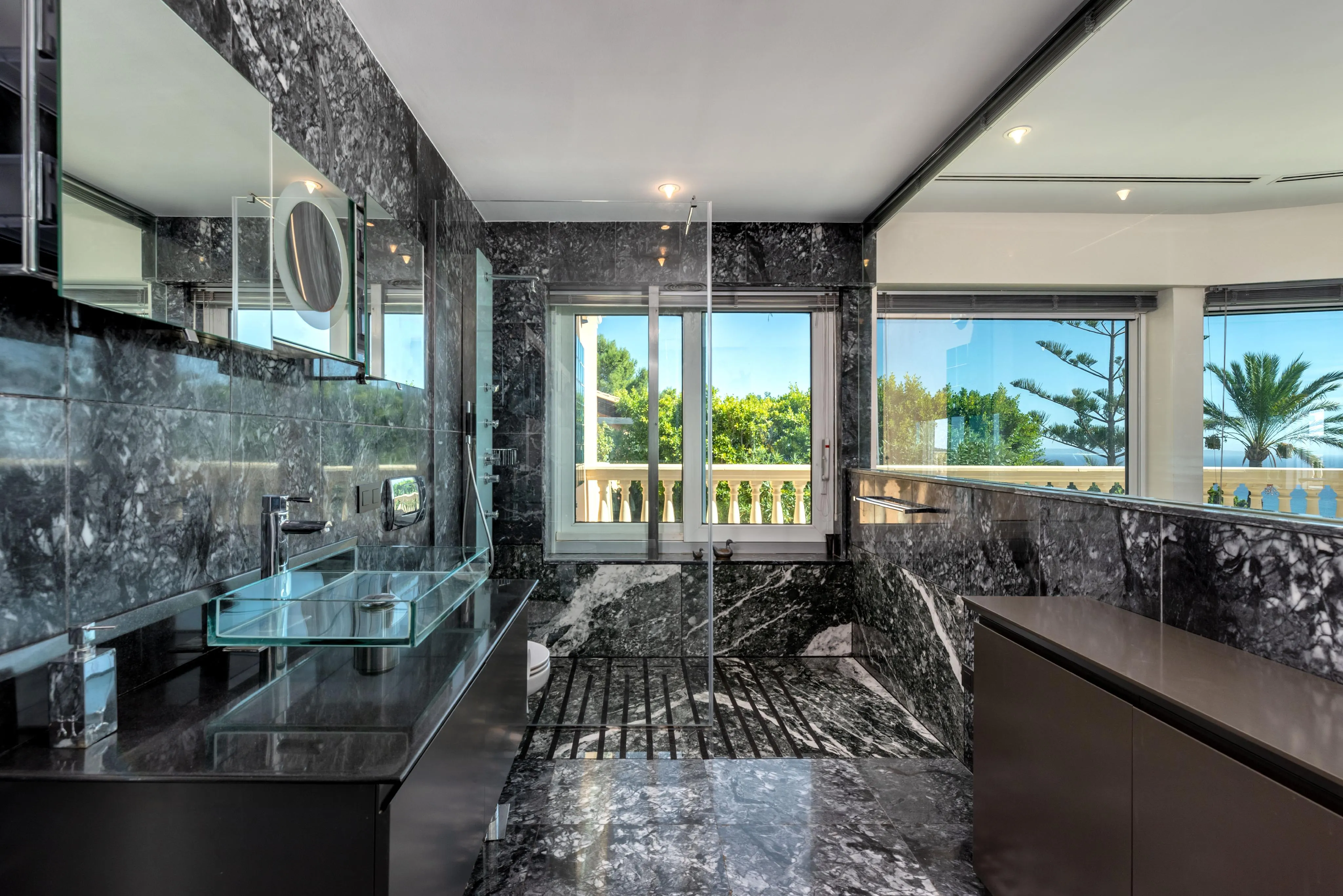 Magnífica villa mediterránea con vistas al mar impresionantes-16