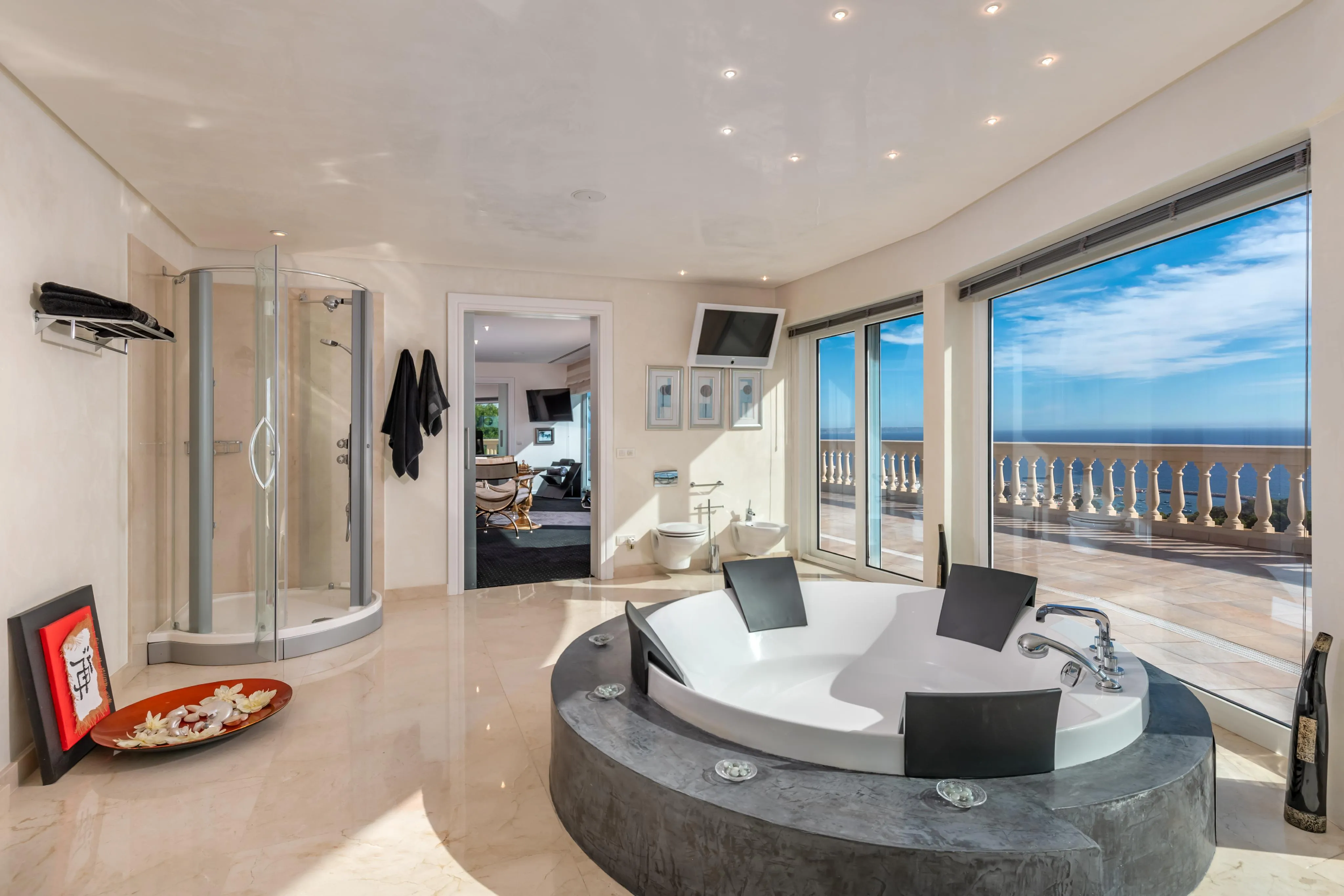 Magnífica villa mediterránea con vistas al mar impresionantes-11