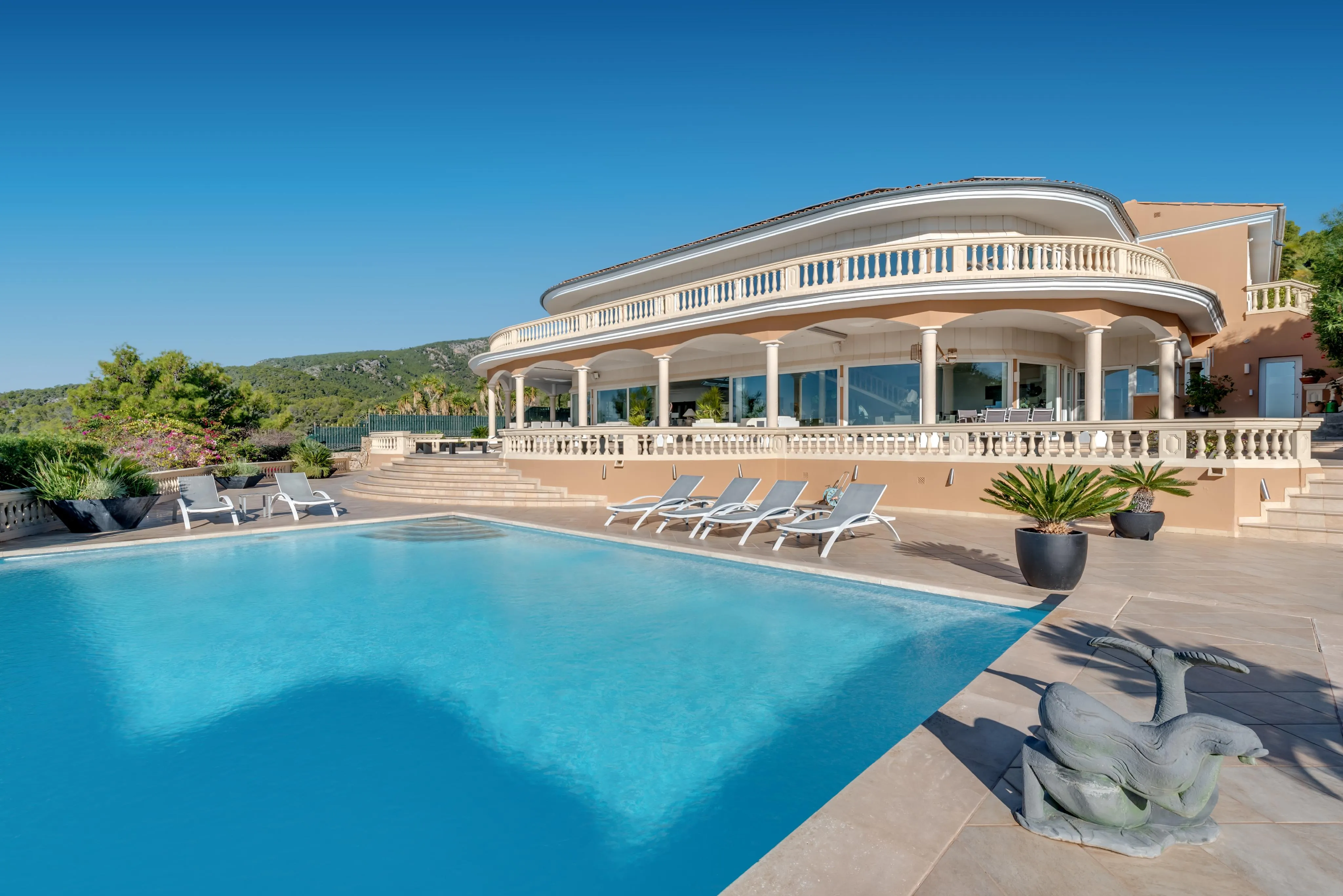 Magnífica villa mediterránea con vistas al mar impresionantes-3