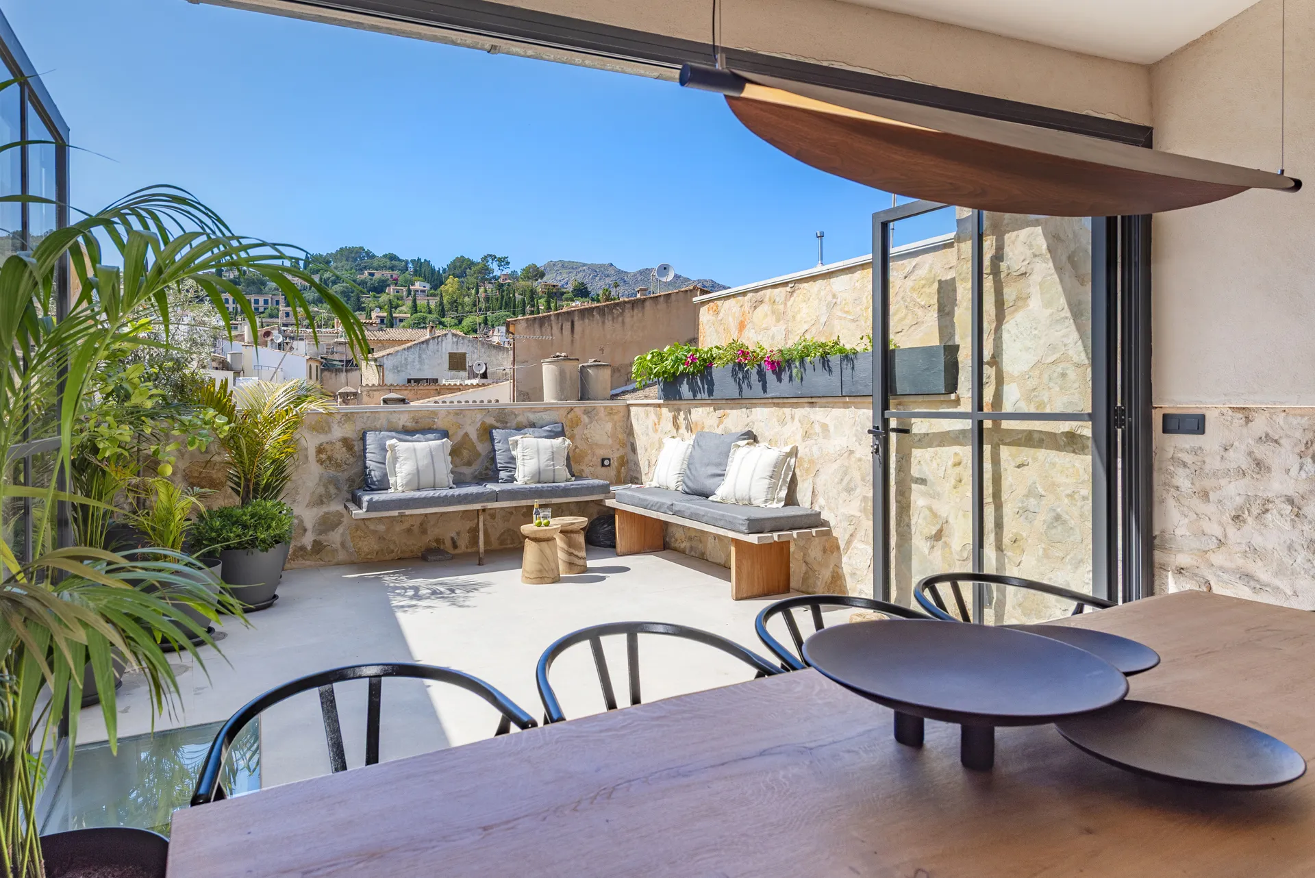 Magnifique maison de village avec garage dans le centre historique, rénovée avec goût et sophistication-4