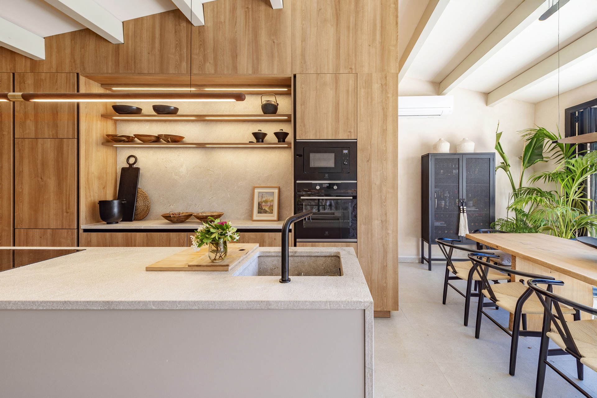 Magnifique maison de village avec garage dans le centre historique, rénovée avec goût et sophistication-11