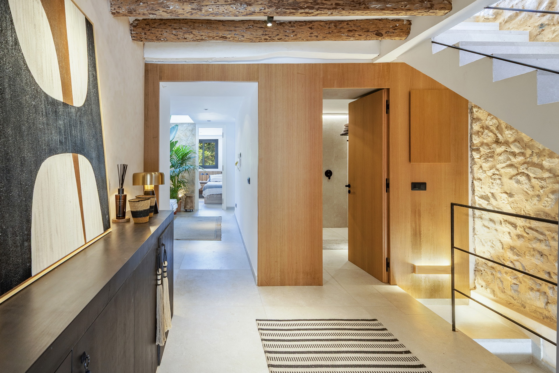 Magnifique maison de village avec garage dans le centre historique, rénovée avec goût et sophistication-15