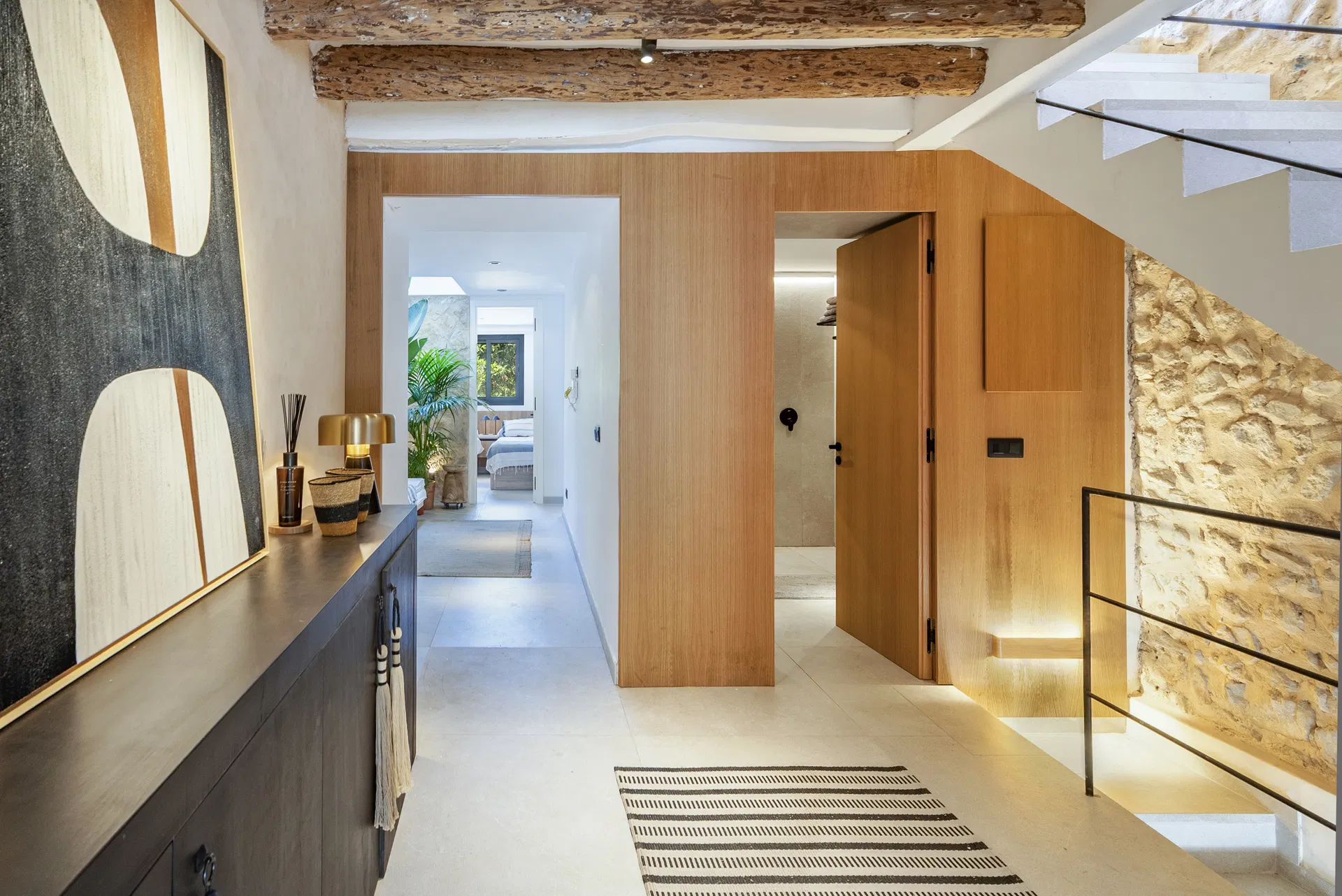 Magnifique maison de village avec garage dans le centre historique, rénovée avec goût et sophistication-15
