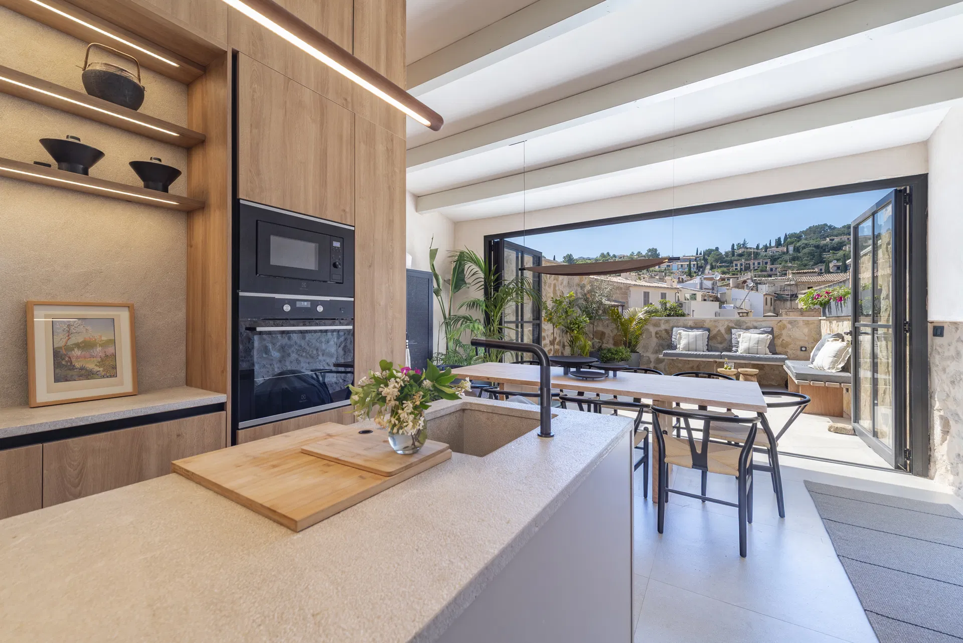 Magnifique maison de village avec garage dans le centre historique, rénovée avec goût et sophistication-1