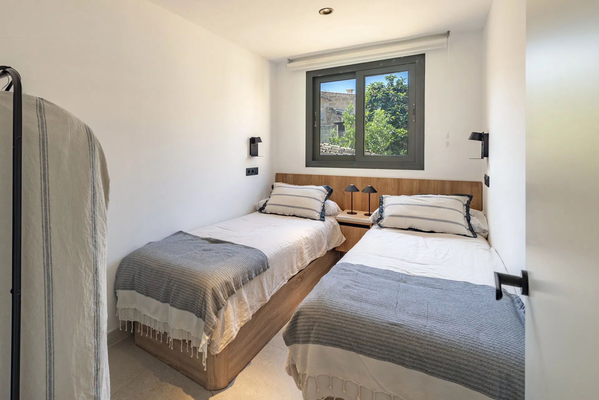 Magnifique maison de village avec garage dans le centre historique, rénovée avec goût et sophistication-14