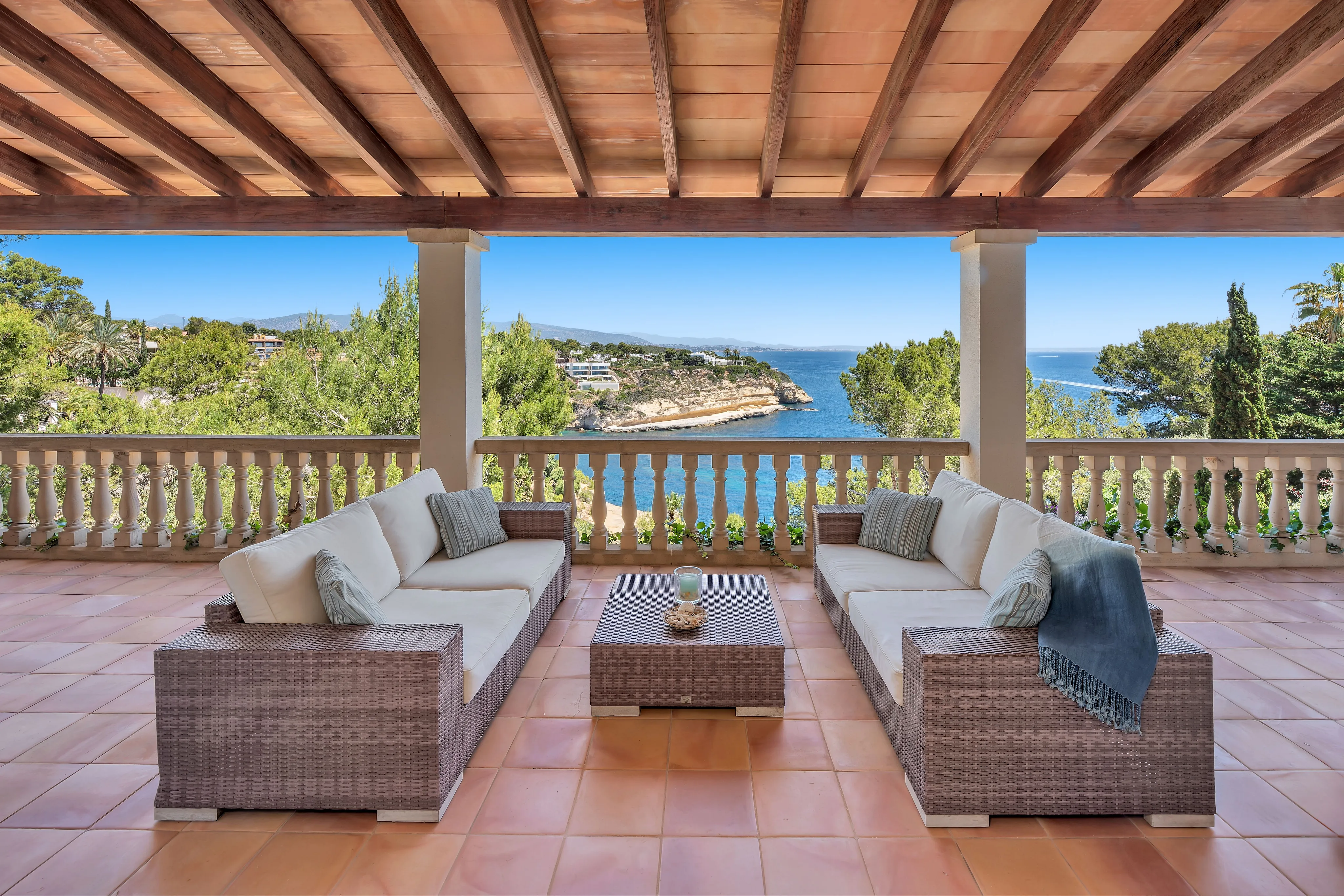A charming  & secluded mediterranean villa with spectacular sea views-15