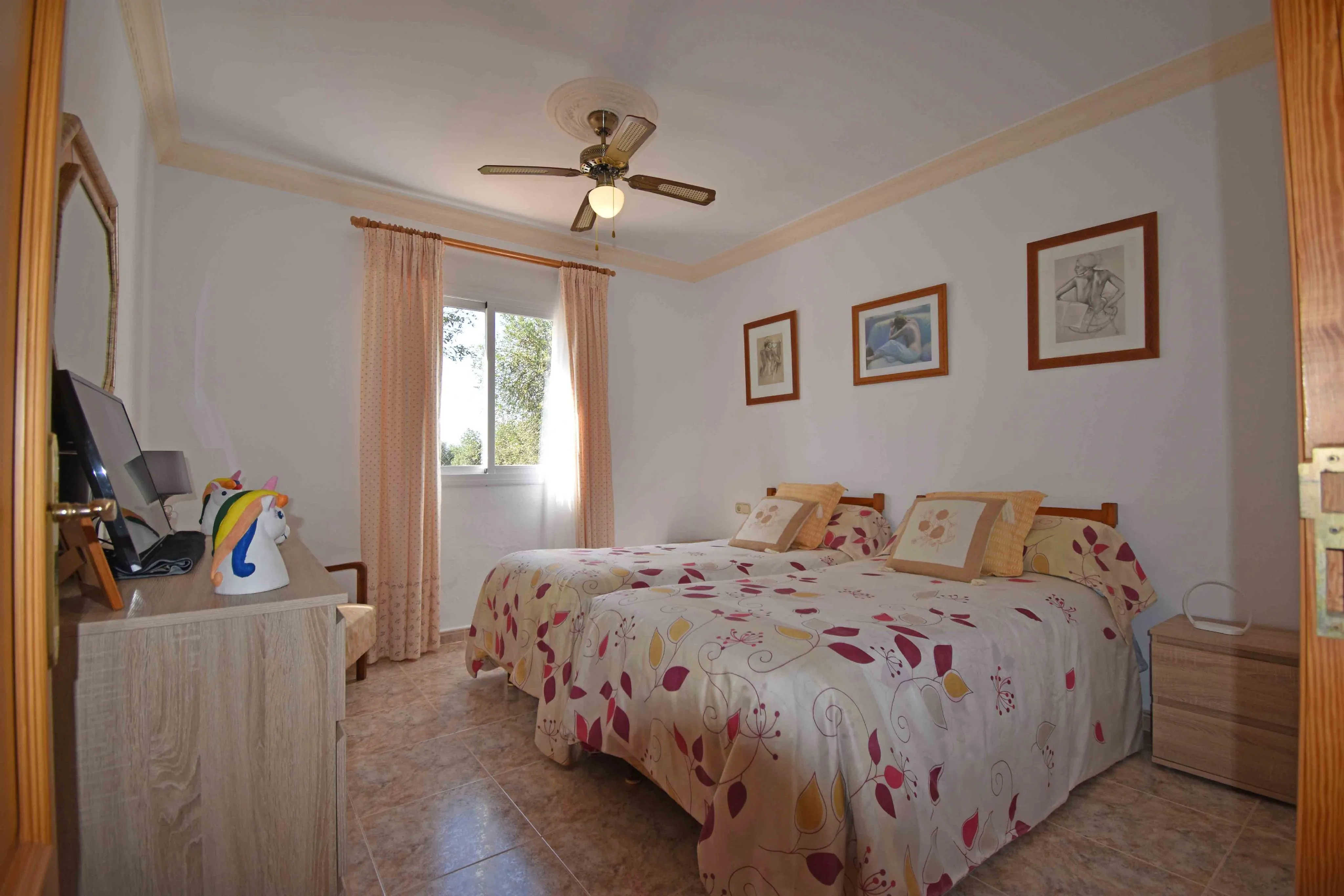 Rustik finca med pool og udsigt i Llucmajor-11