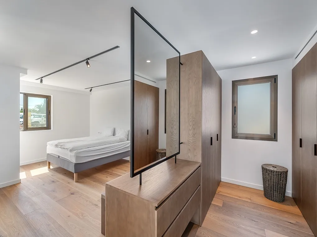 Newly Built Villa in Purist Style on the First Sea Line-9