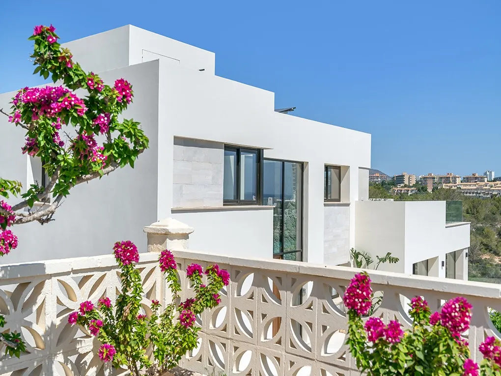 Nybygget villa i puristisk stil på den første havlinje-3