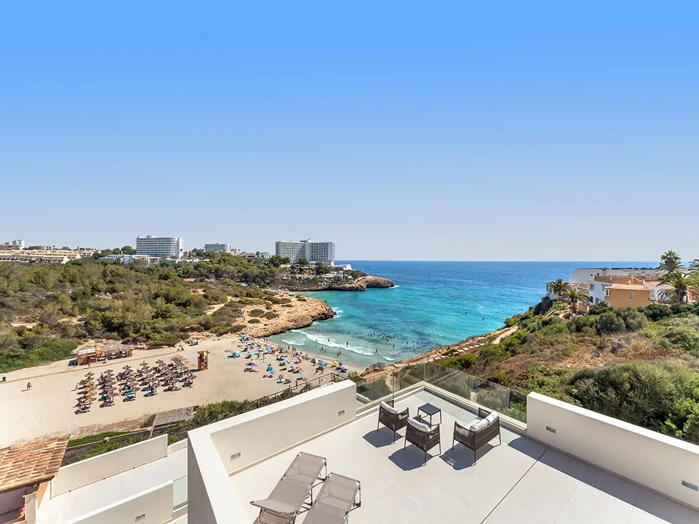 Newly Built Villa in Purist Style on the First Sea Line-4