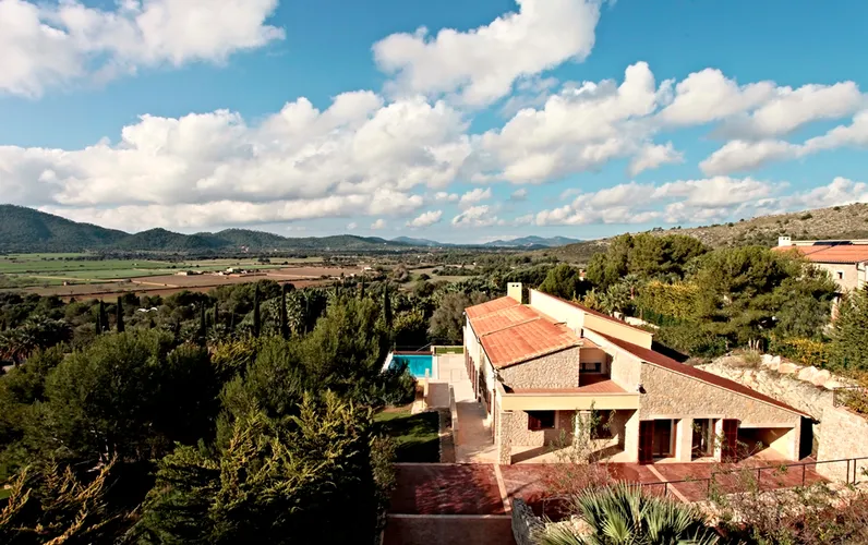 Fantastyczna willa od strony południowej na polu golfowym