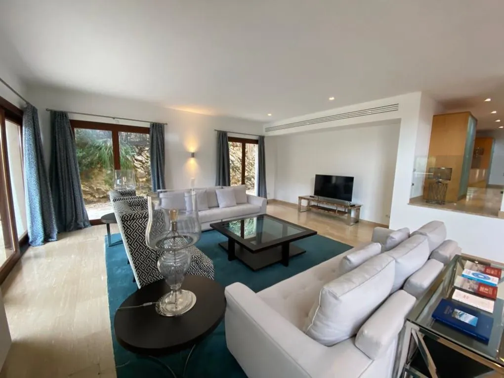 Fantástica villa con orientación al sur-5