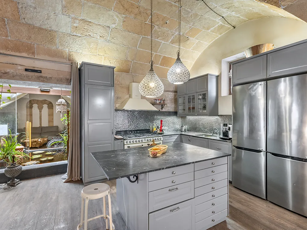 Unieke, historische flat op de begane grond met charme en potentieel-4