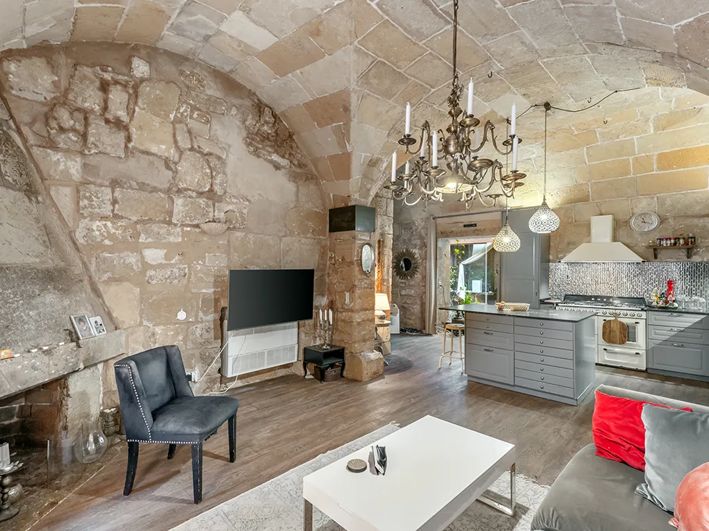 Unieke, historische flat op de begane grond met charme en potentieel-3