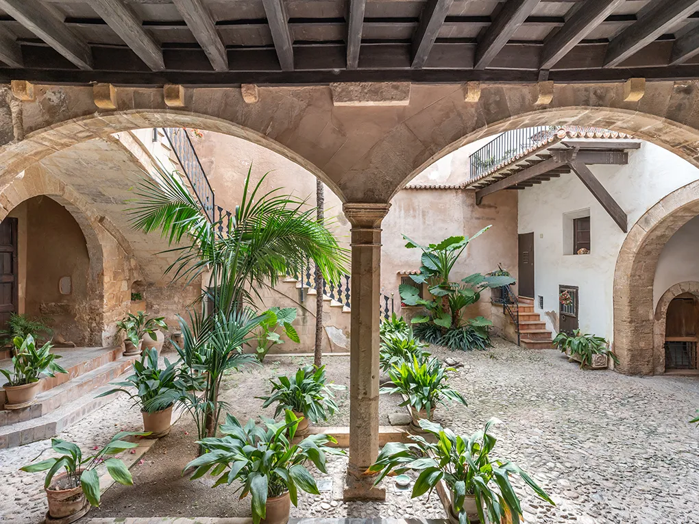 Unieke, historische flat op de begane grond met charme en potentieel-1