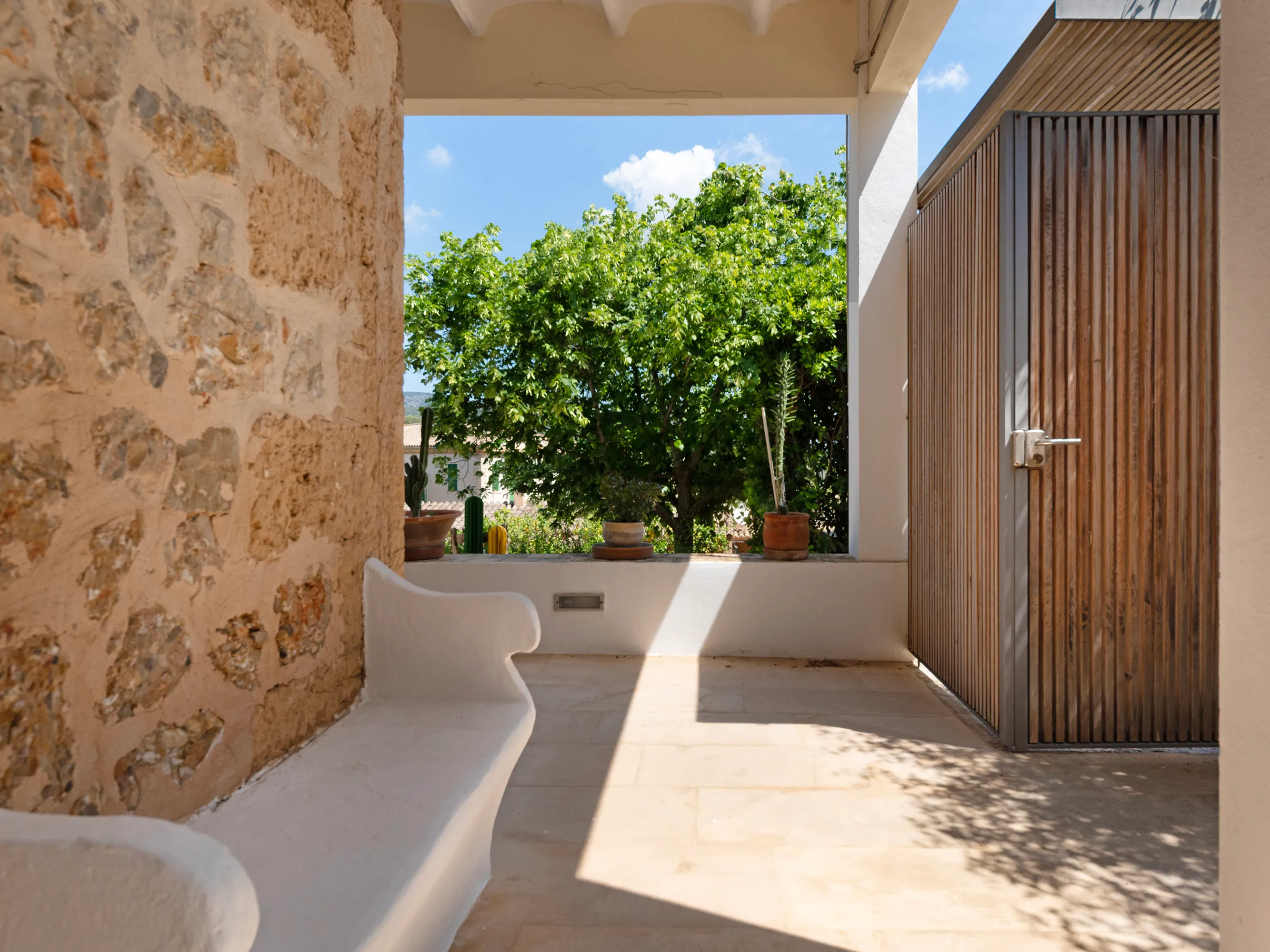 Stylish Garden Apartment with Pool in Establiments-15