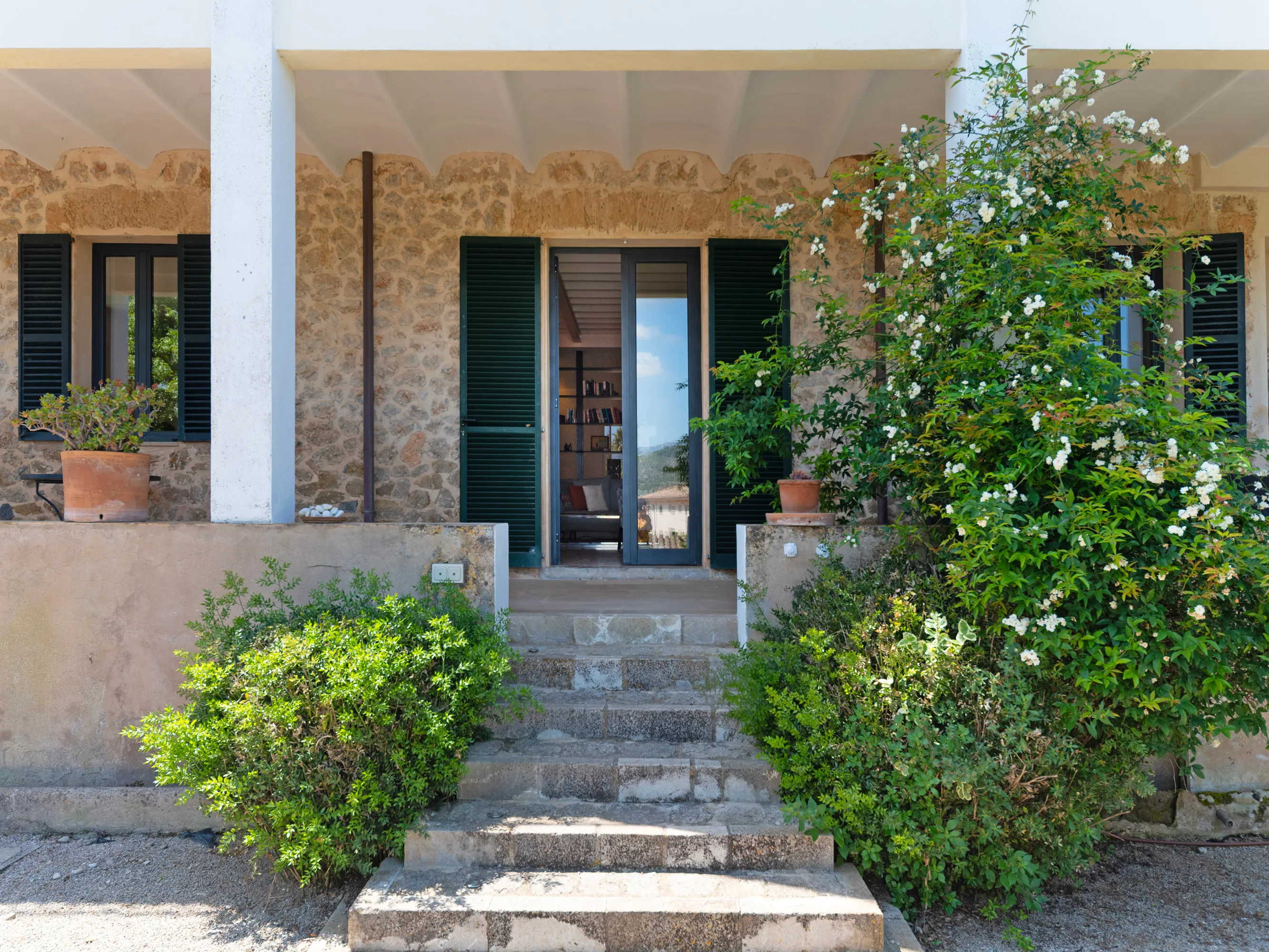 Stylish Garden Apartment with Pool in Establiments-1