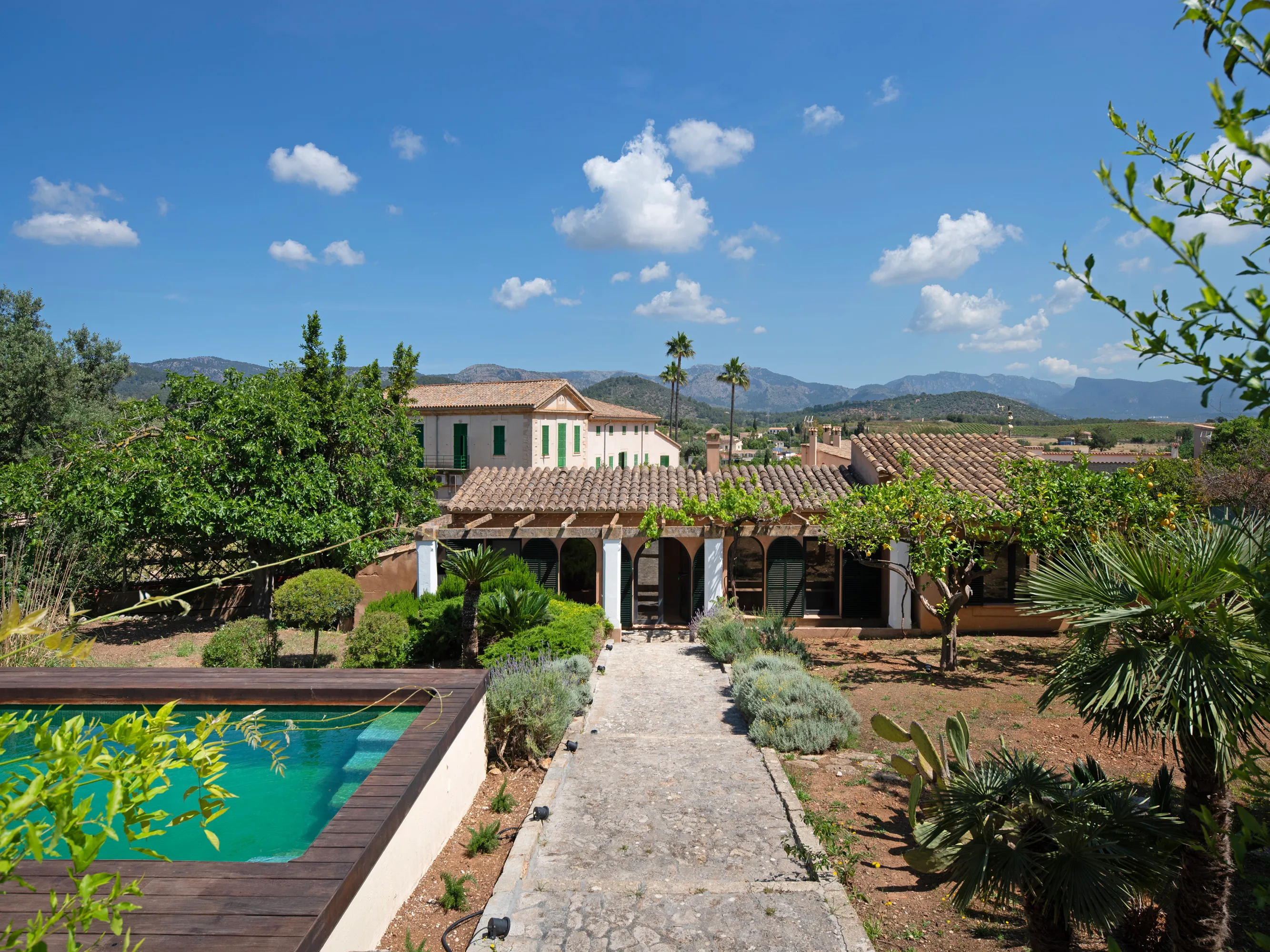 Stylish Garden Apartment with Pool in Establiments-3