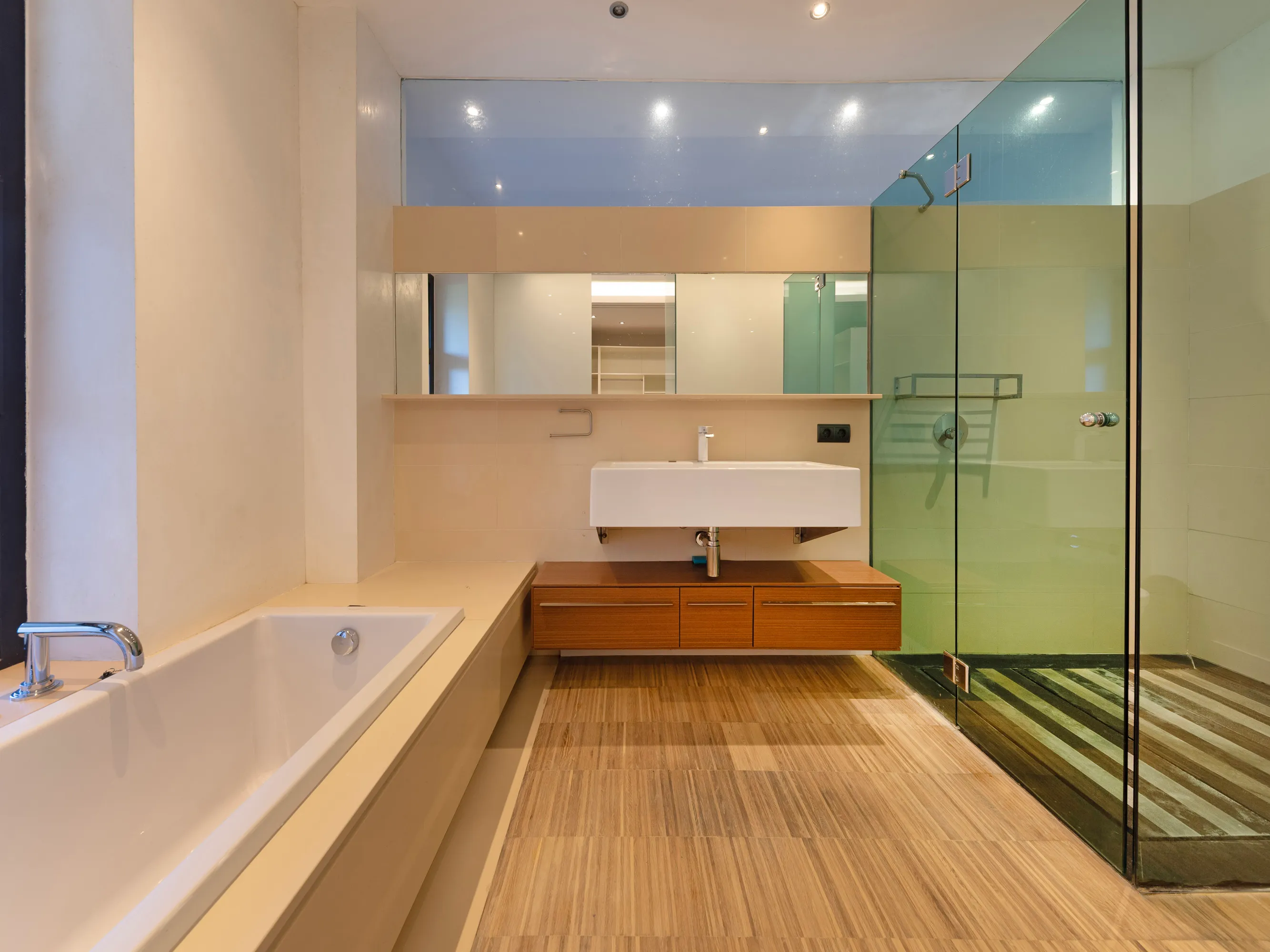 Stylish Garden Apartment with Pool in Establiments-10