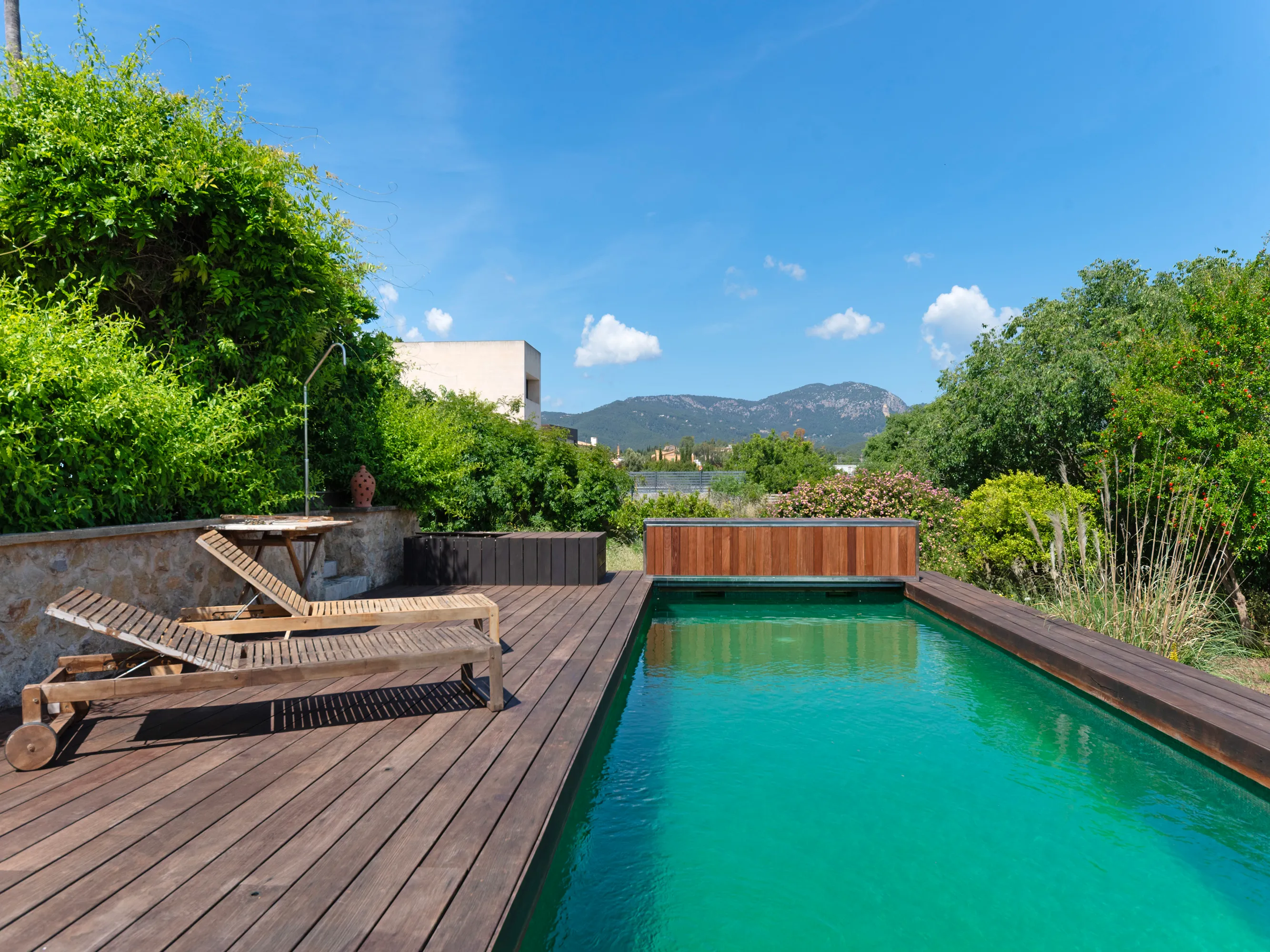 Stylish Garden Apartment with Pool in Establiments-2