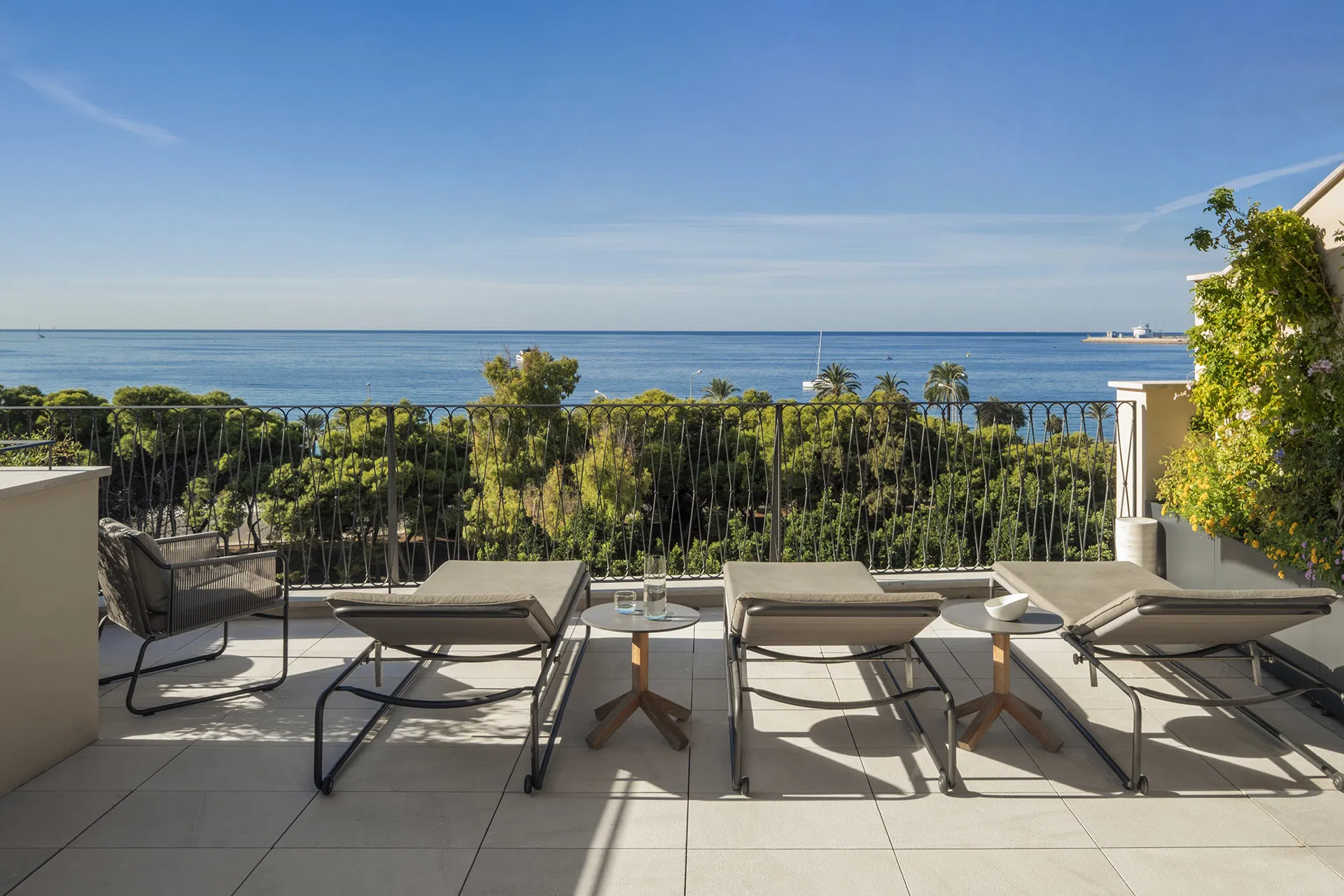 Vila exclusiva i luxosa davant de la platja a Calatrava-1