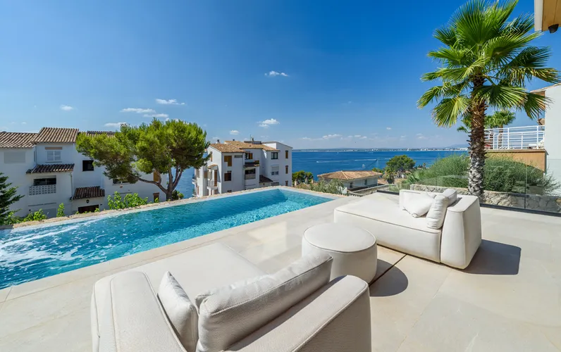 Wspaniała willa z pięknym widokiem na morze