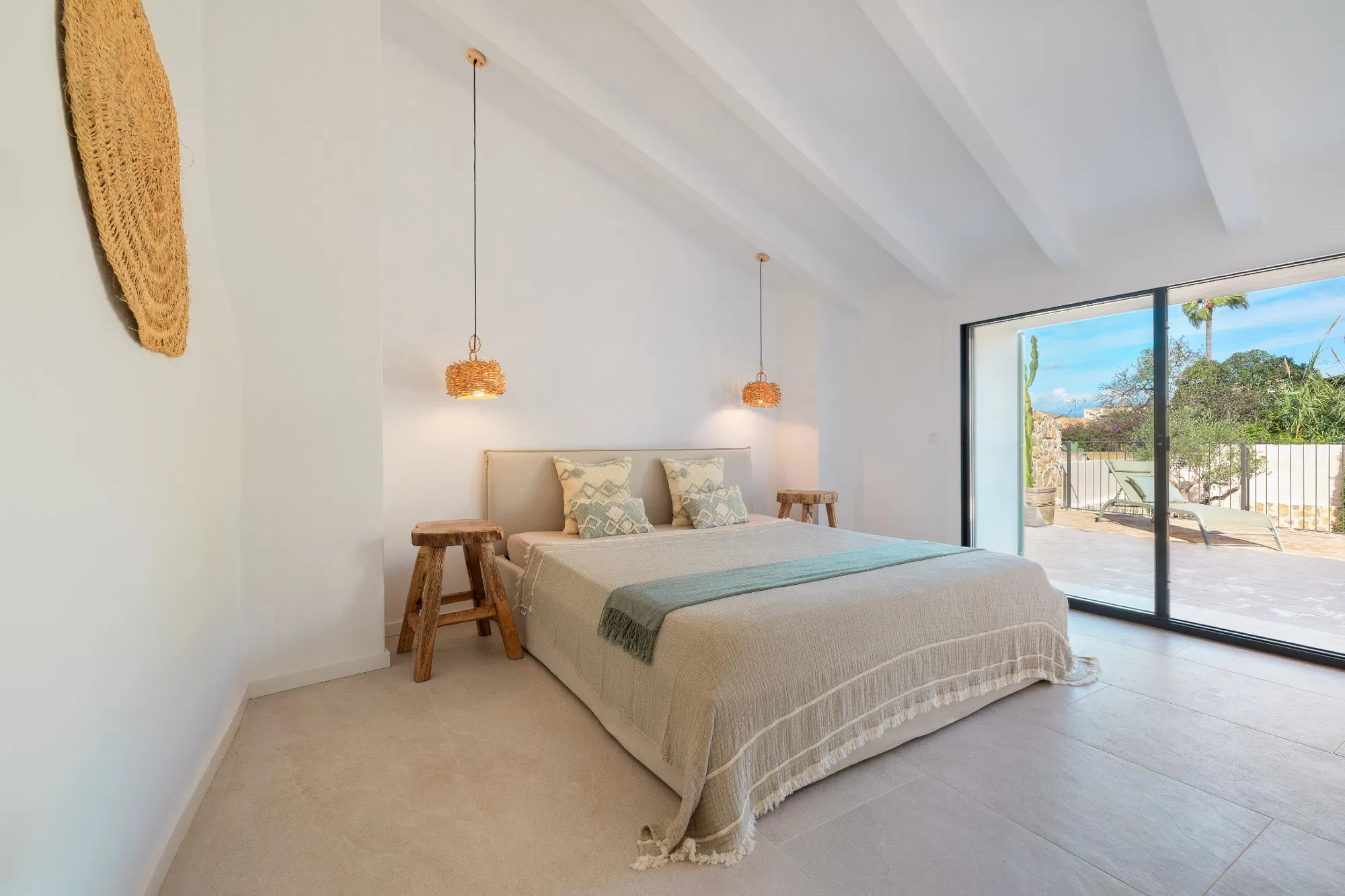 Casa de poble espaiosa amb piscina i vistes panoràmiques de la muntanya-10