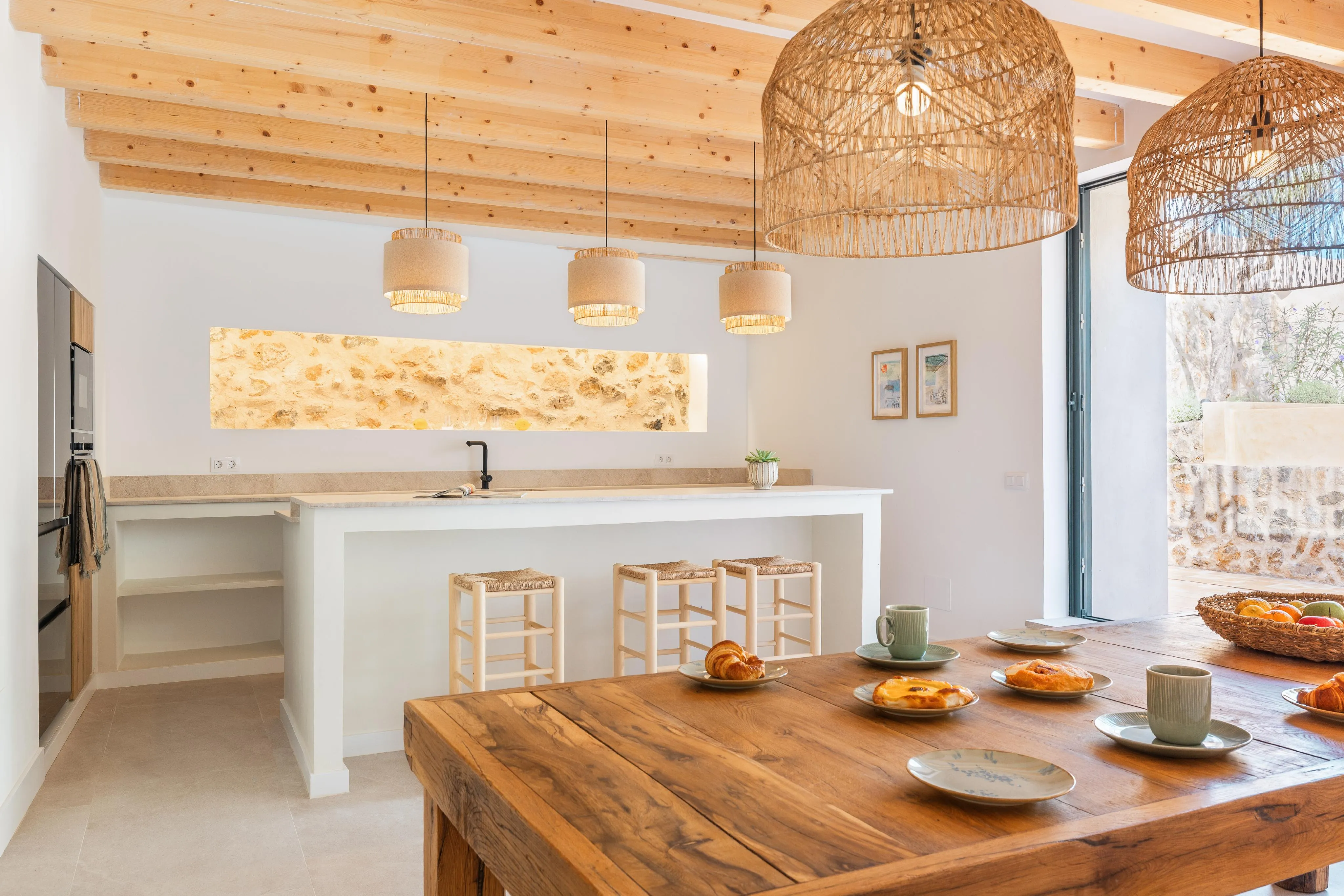 Rummeligt byhus med pool og panoramaudsigt over bjergene-7