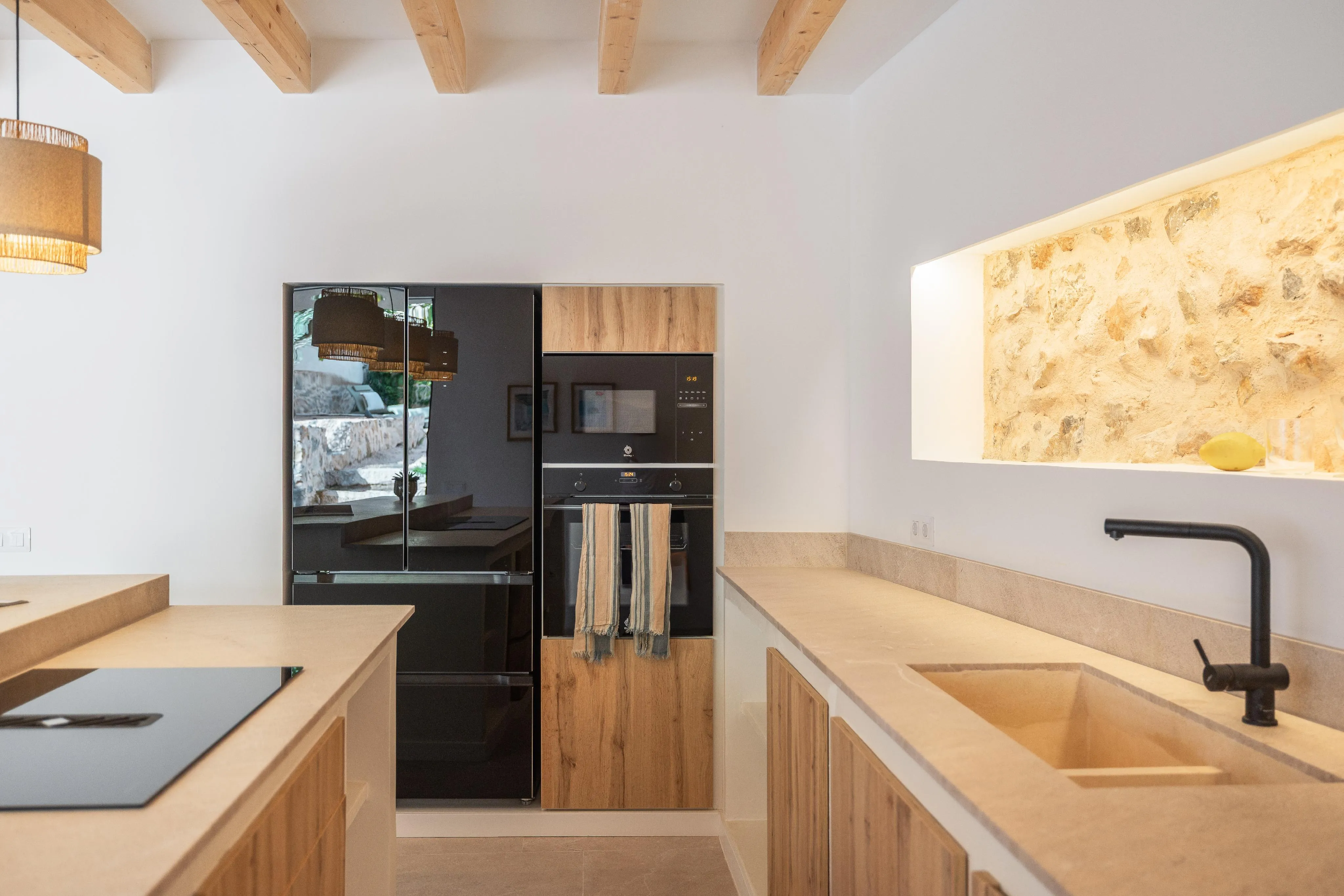 Großzügiges Stadthaus mit Pool und Panorama-Bergblick-9