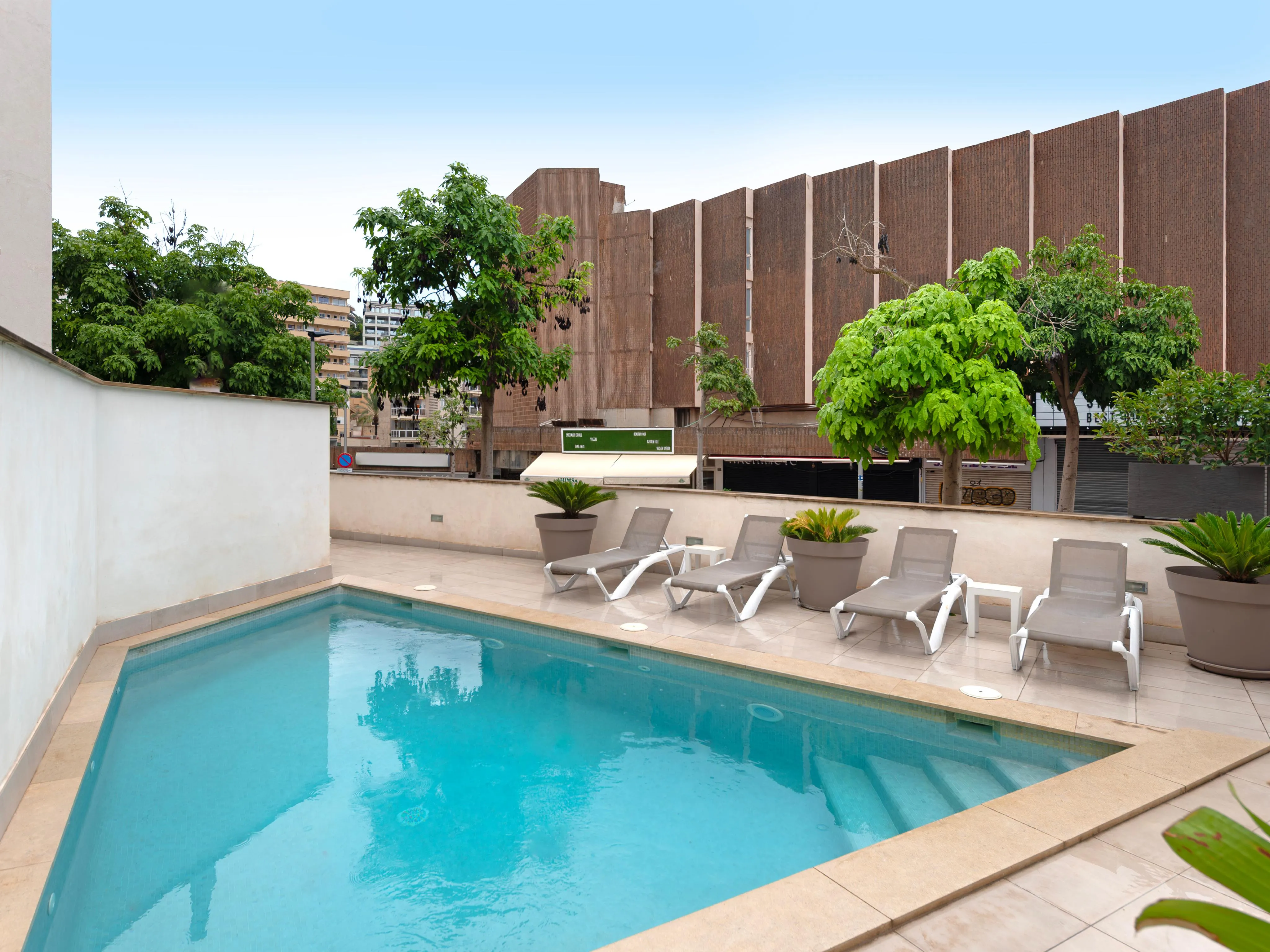 En solrig vinter i en moderne lejlighed i Cala Majors anden havlinje-14