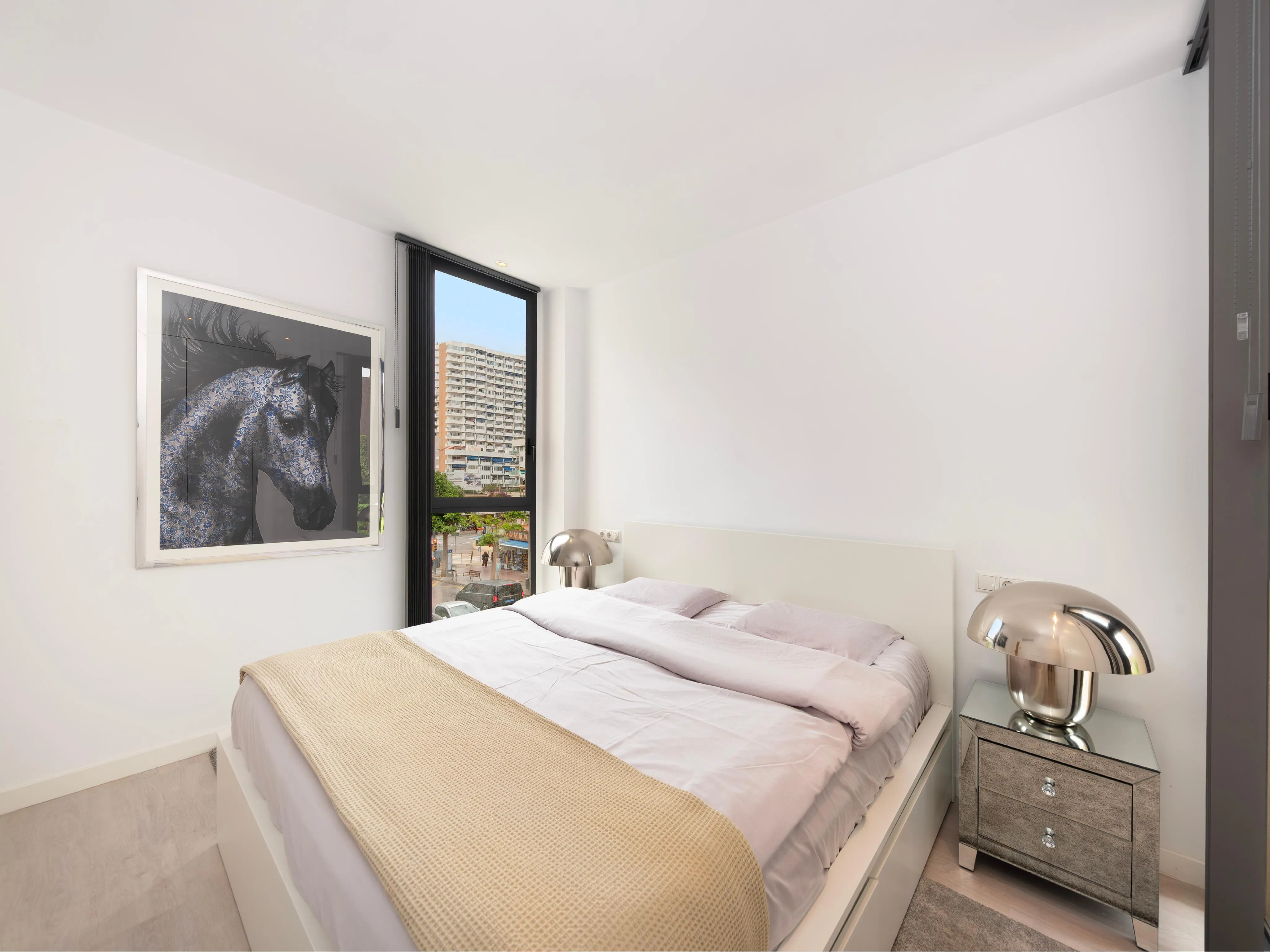 En solrig vinter i en moderne lejlighed i Cala Majors anden havlinje-8