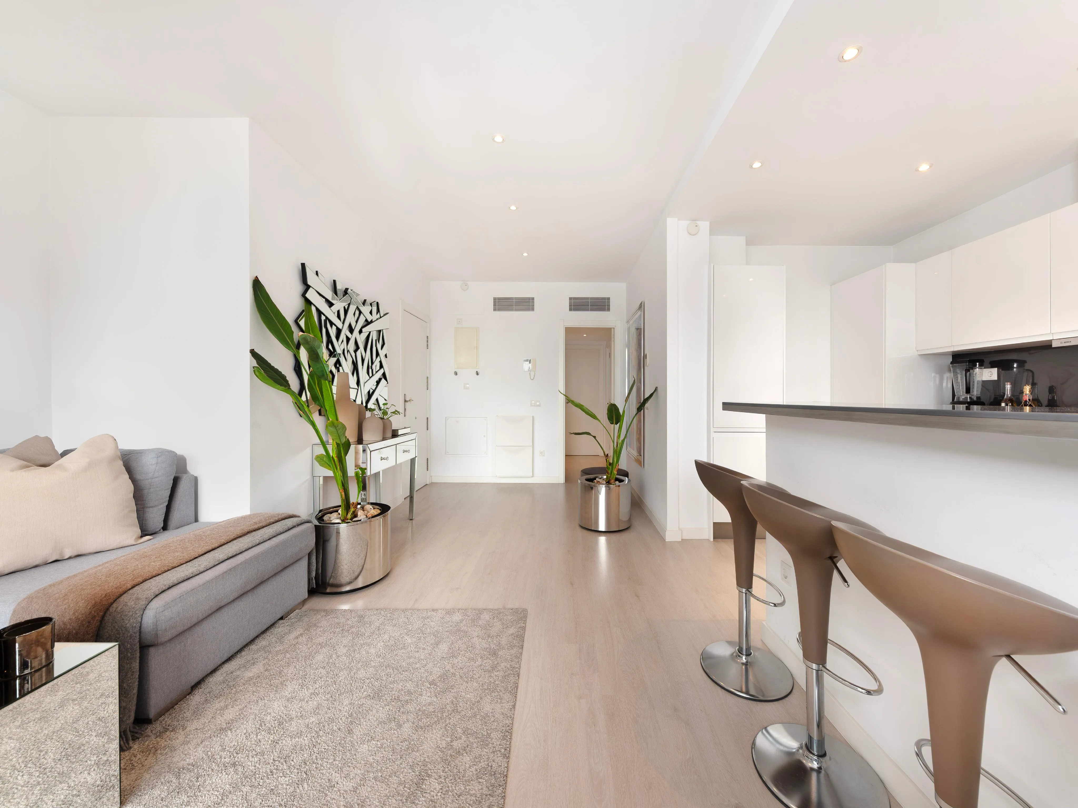 En solrig vinter i en moderne lejlighed i Cala Majors anden havlinje-2