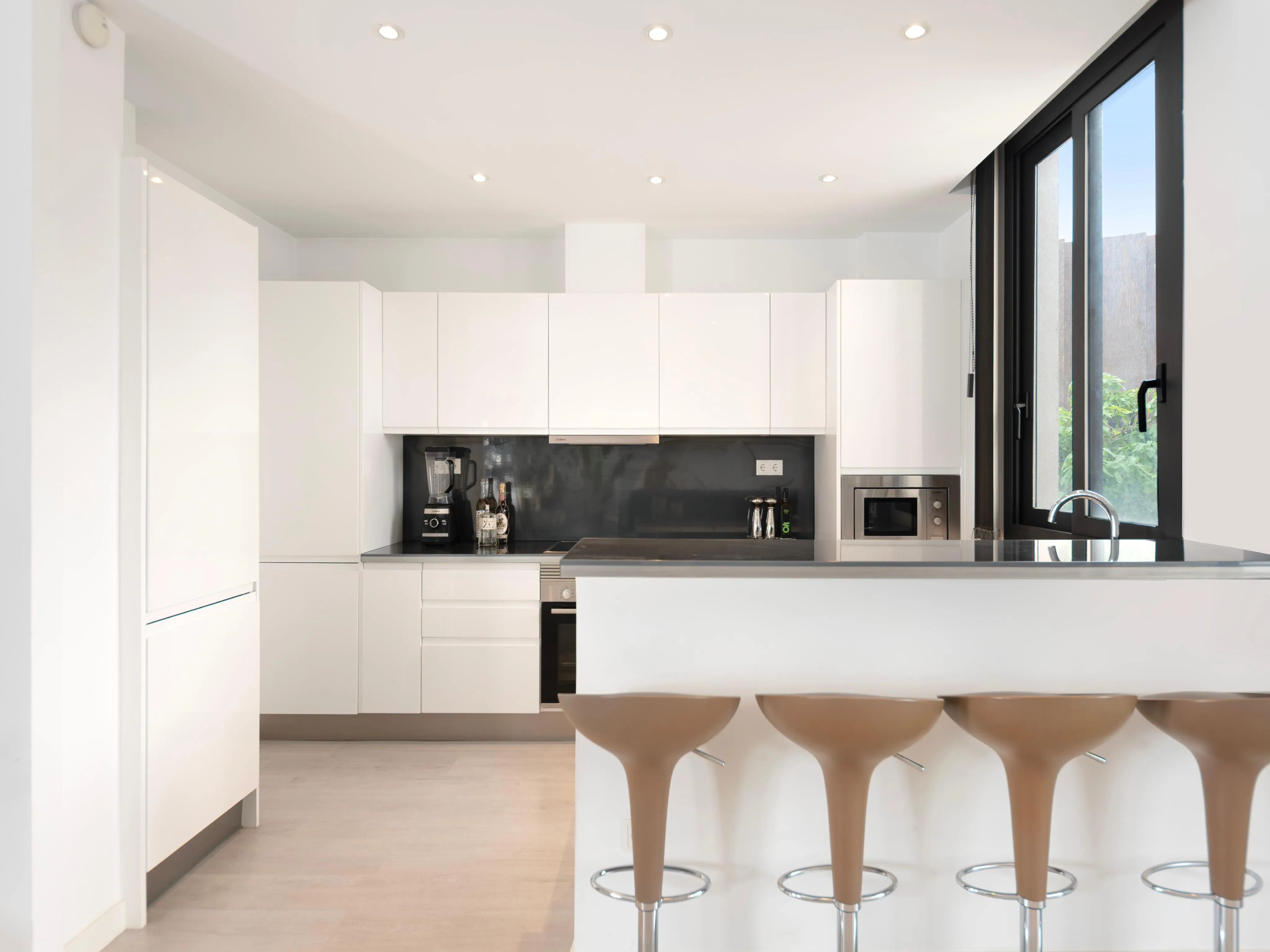 En solrig vinter i en moderne lejlighed i Cala Majors anden havlinje-6