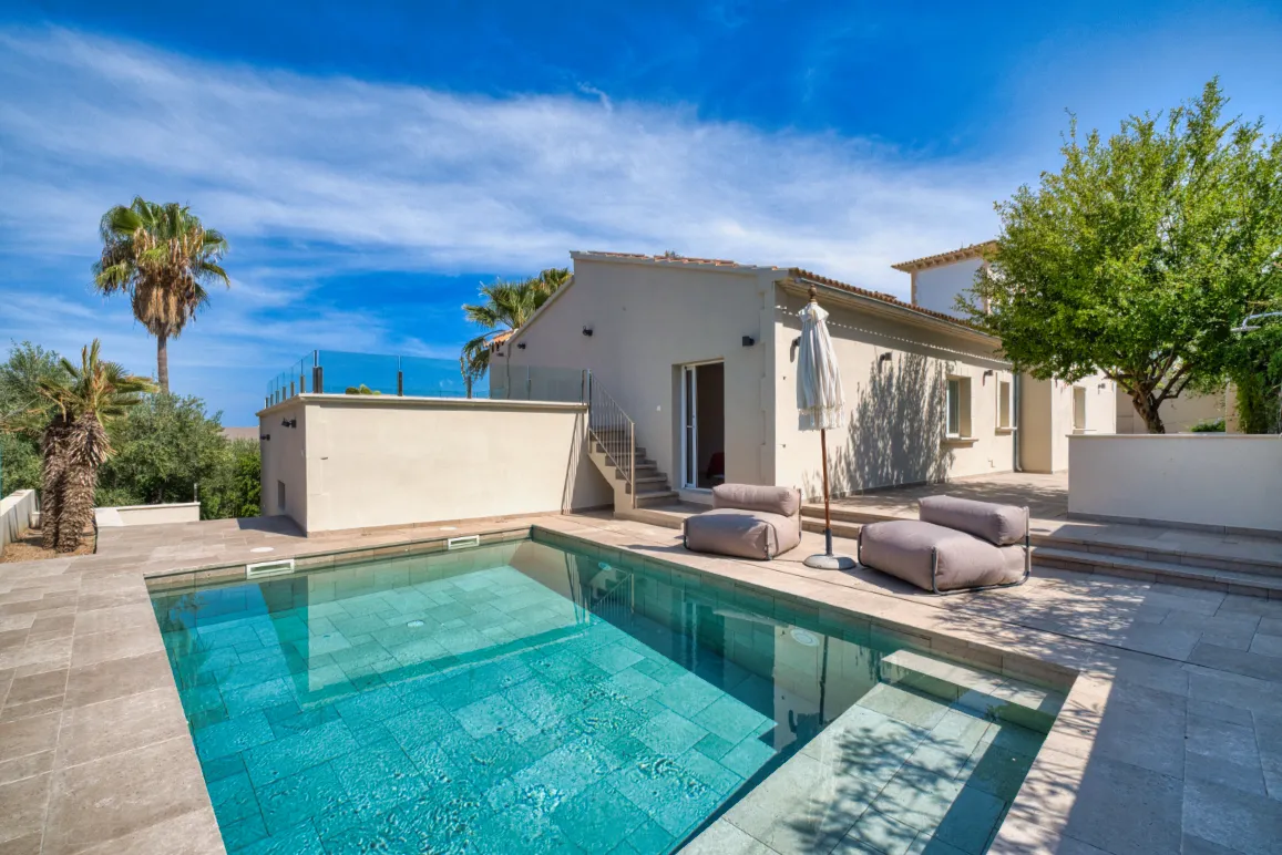 Casa unifamiliar modernizada con licencia válida para alquiler vacacional-1