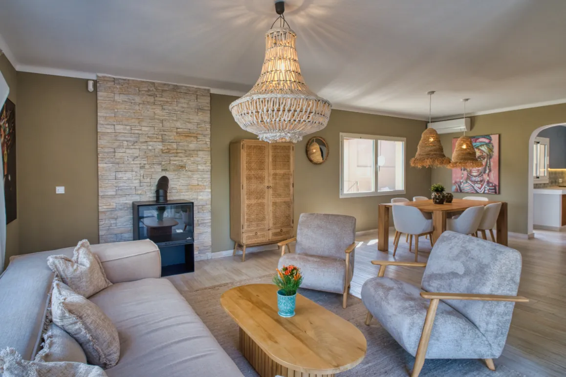 Modernized single-family home with a valid holiday rental license-5