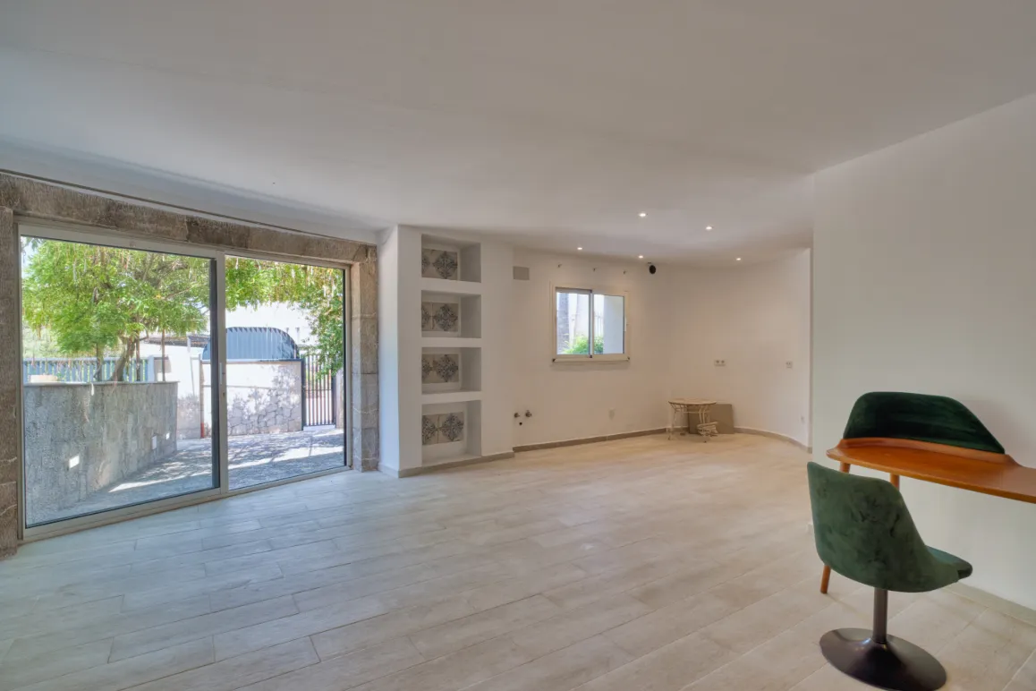 Modernized single-family home with a valid holiday rental license-13