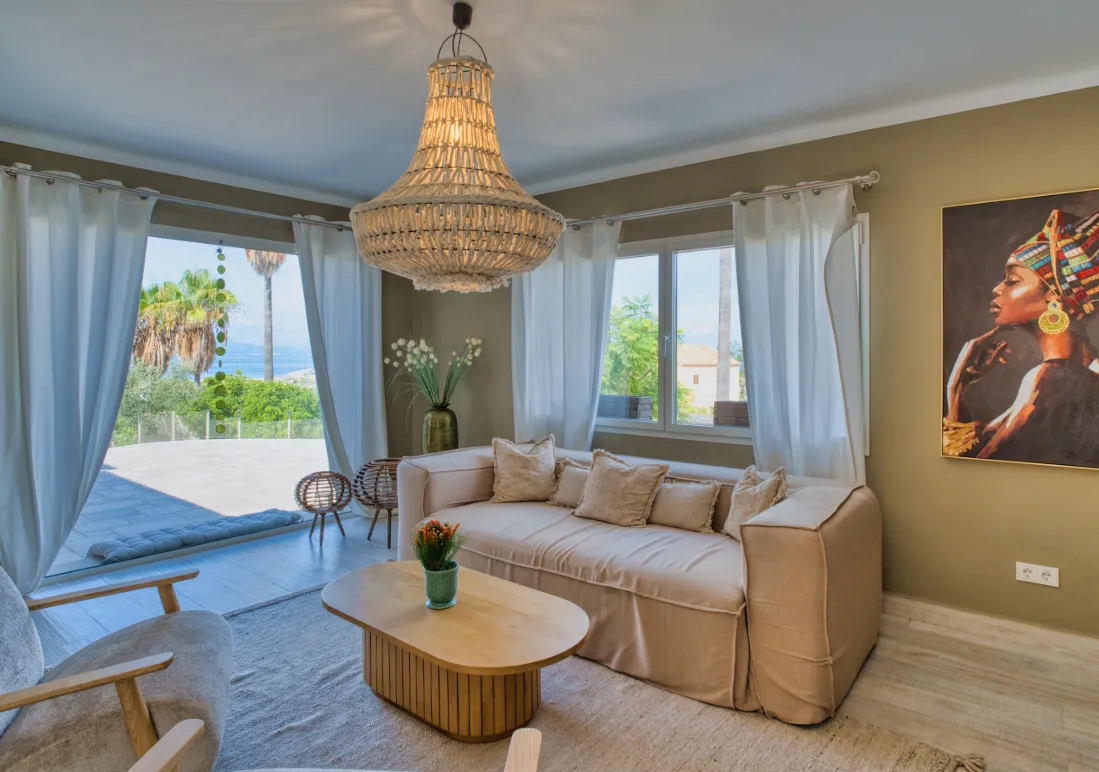 Modernized single-family home with a valid holiday rental license-2