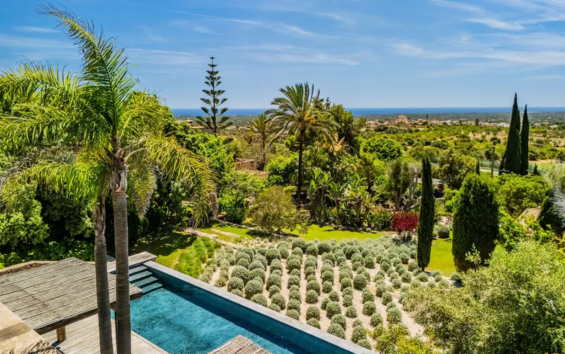 Stilfuld finca-oase med havudsigt og privatliv nær Alquería Blanca