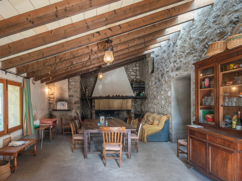 Spectacular Majorcan manor with mountain views-10