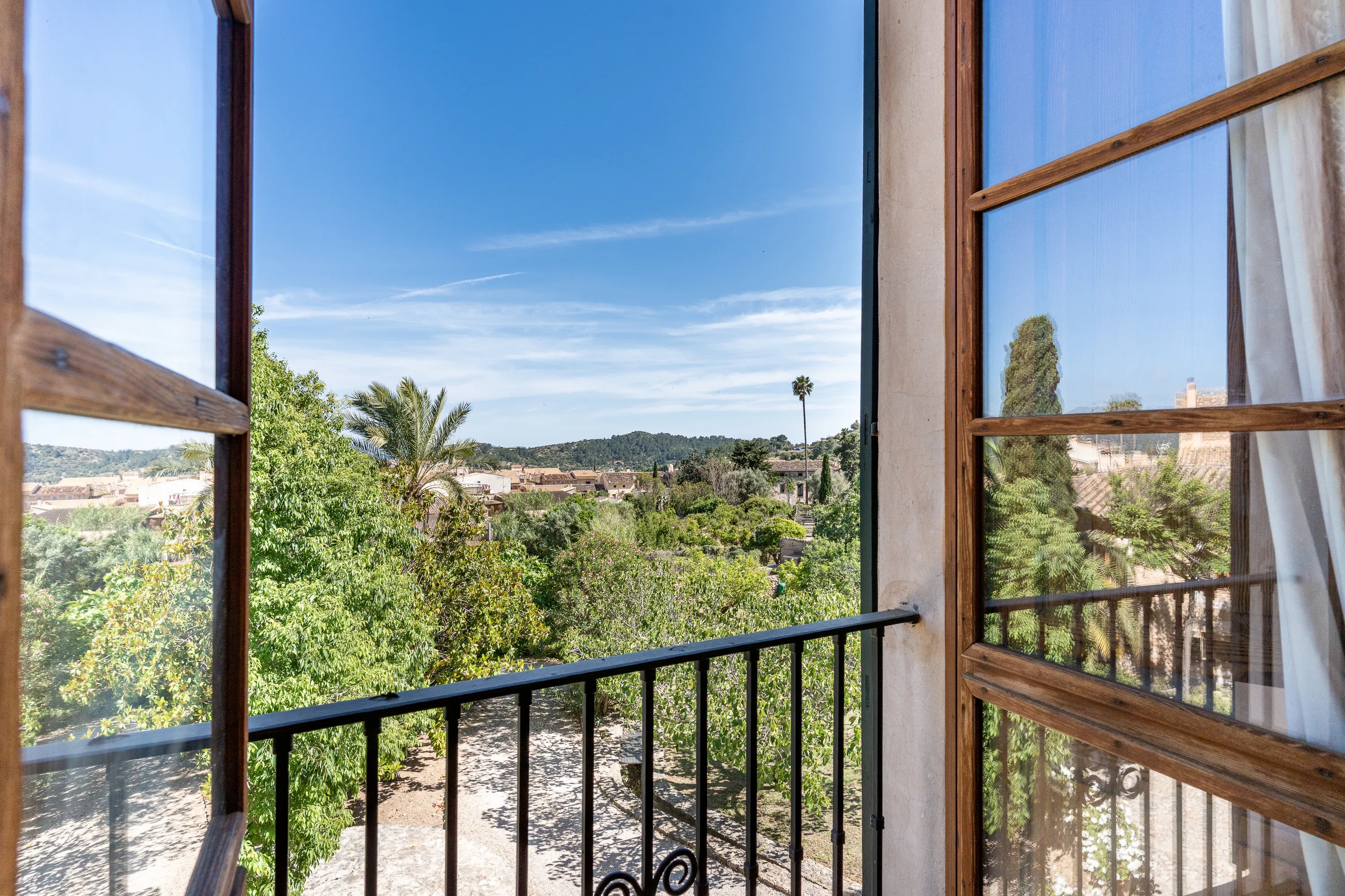 Casa de pueblo mediterráneo con alma histórica-18