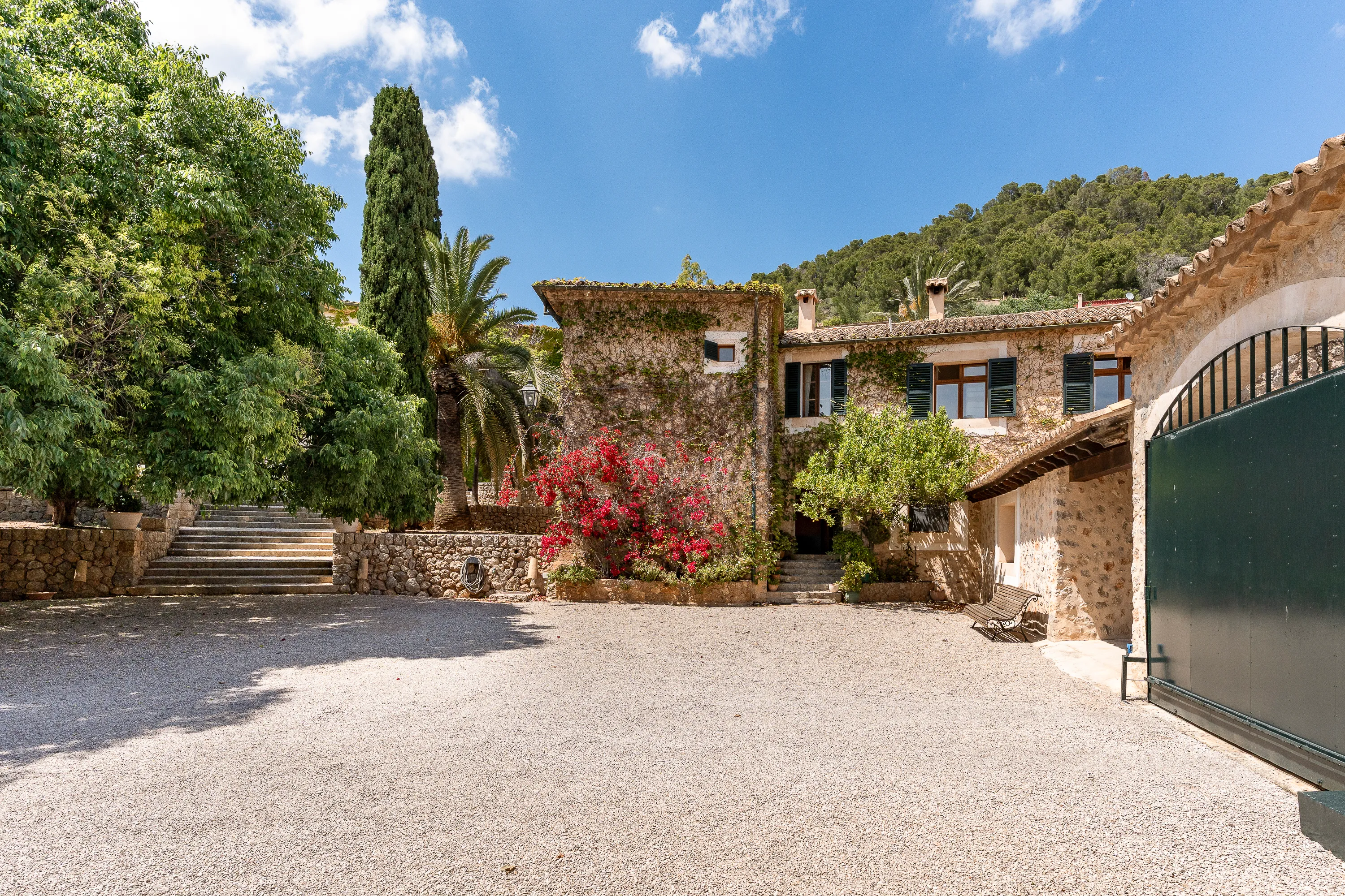 Средиземноморский особняк с историческим характером в самом центре Аларо-23