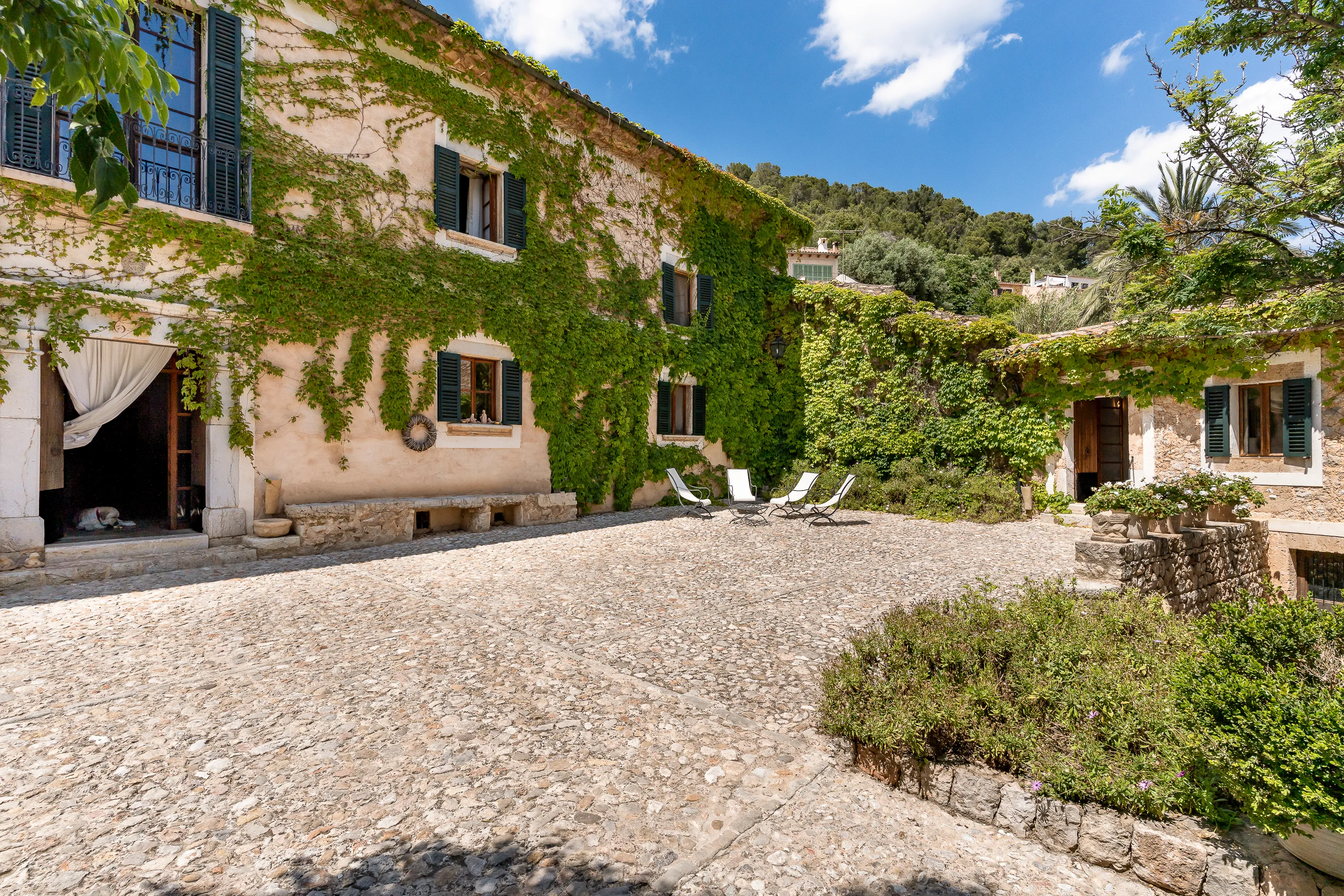 Средиземноморский особняк с историческим характером в самом центре Аларо-1