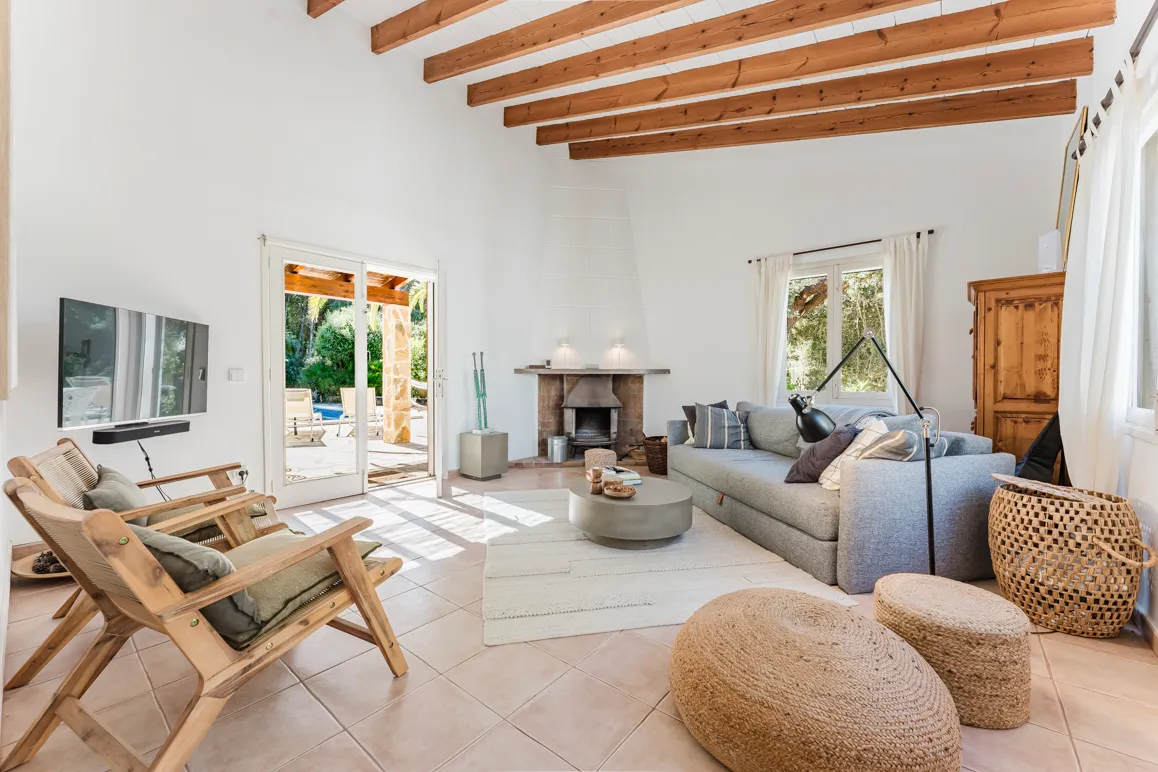 Chalet modernizado con jardín y piscina de agua salada en Betlem-6