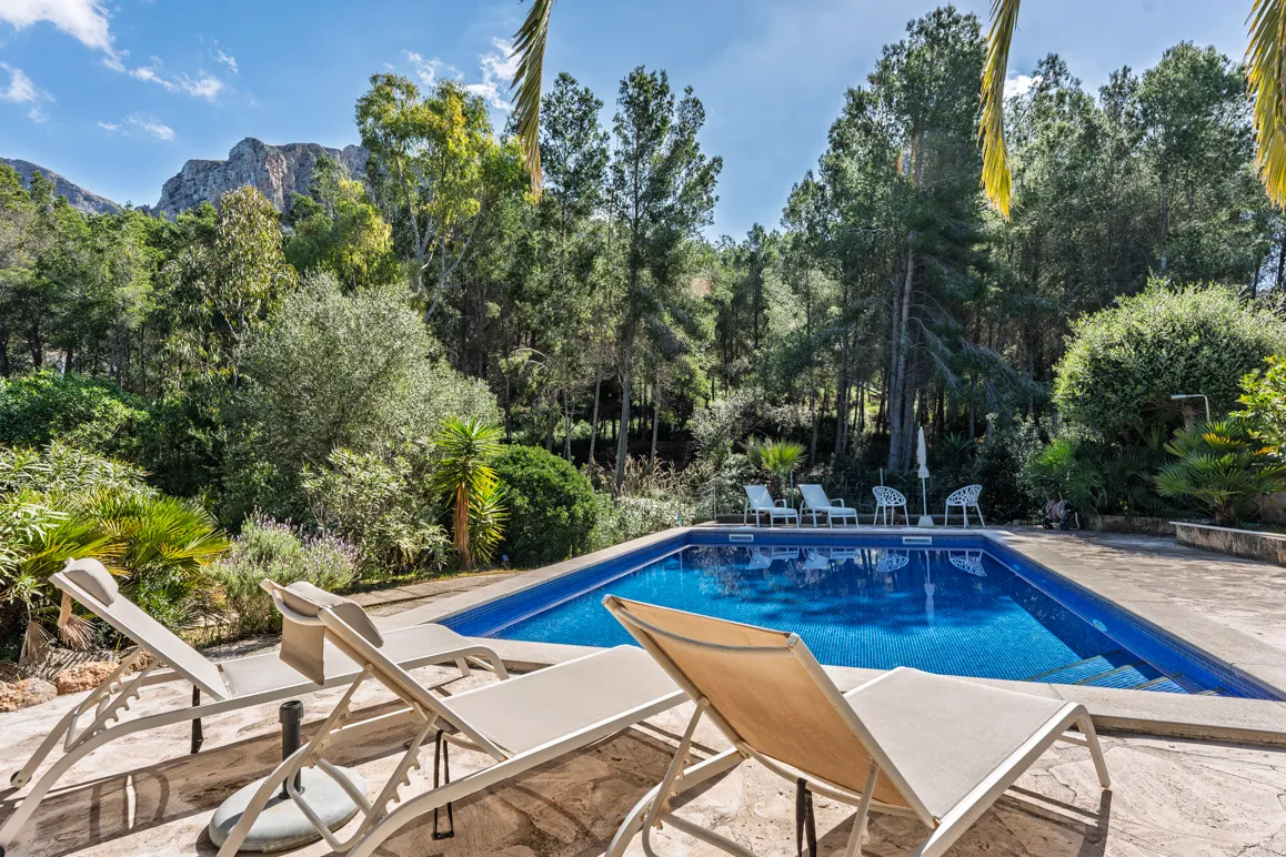 Chalet modernizado con jardín y piscina de agua salada en Betlem-4